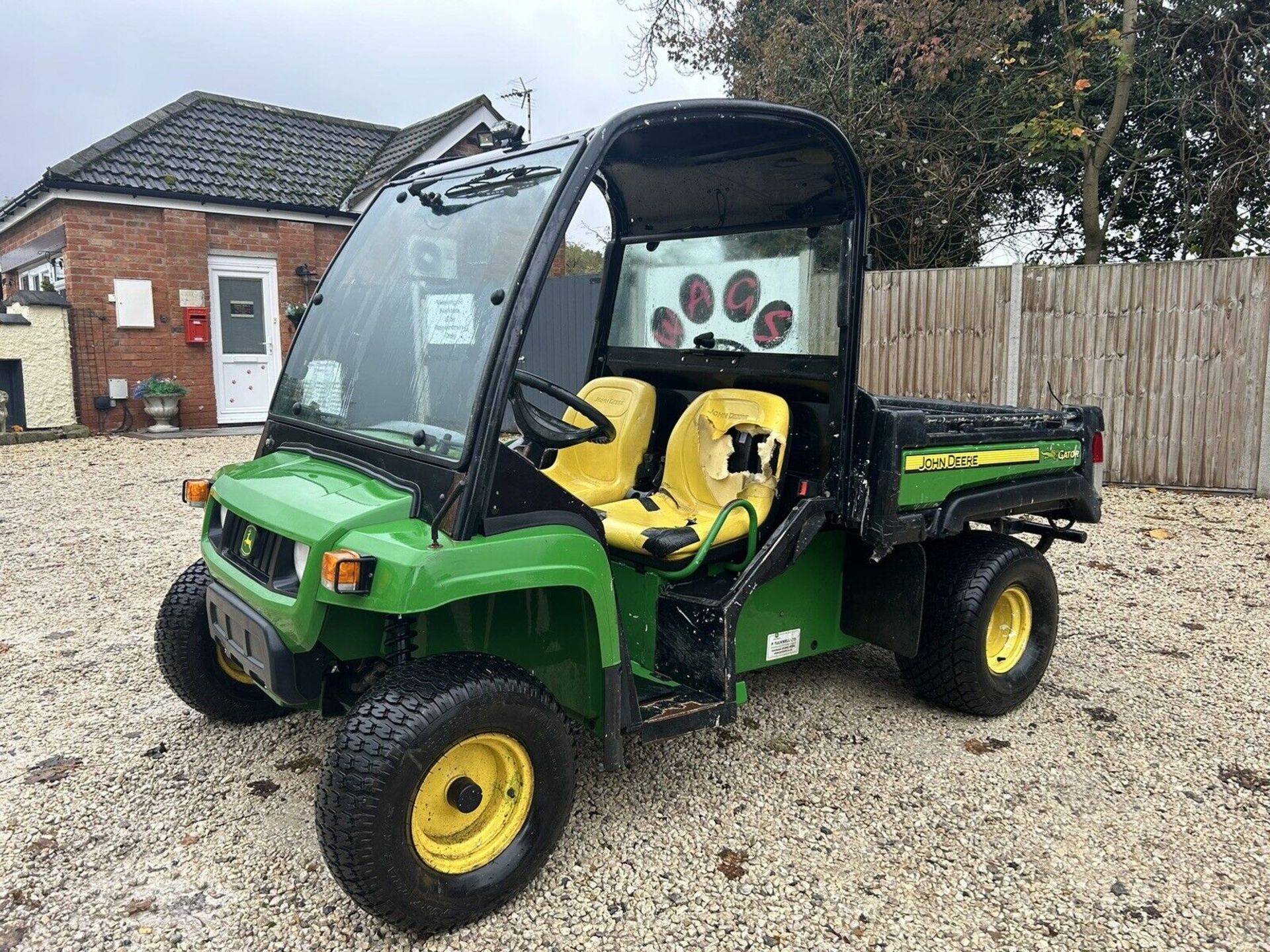 JOHN DEERE TE ELECTRIC GATOR 2011 - Image 2 of 9