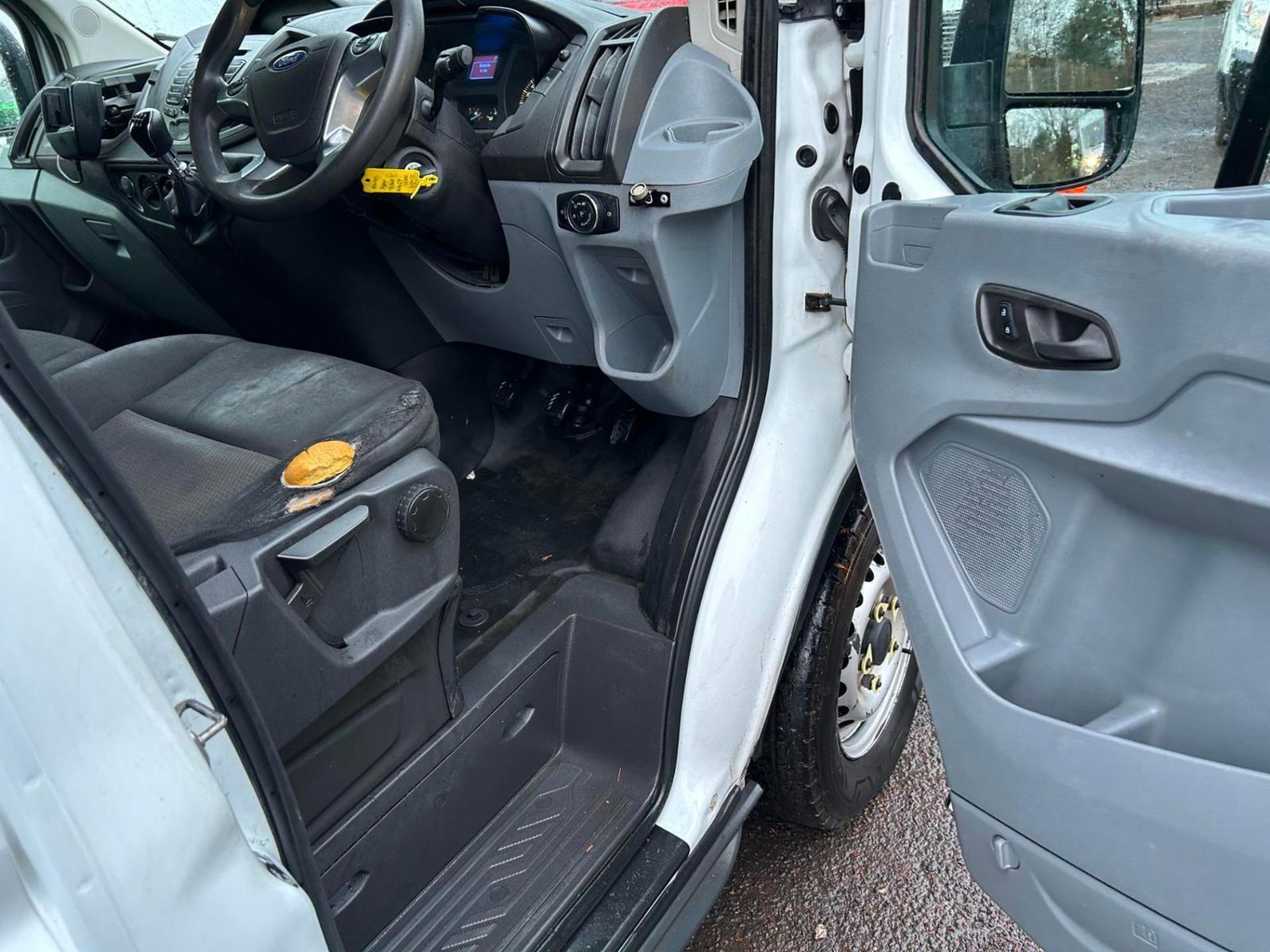 2017 FORD TRANSIT 2.0 TDCI 130PS: HIGH ROOF PANEL VAN - Image 6 of 13