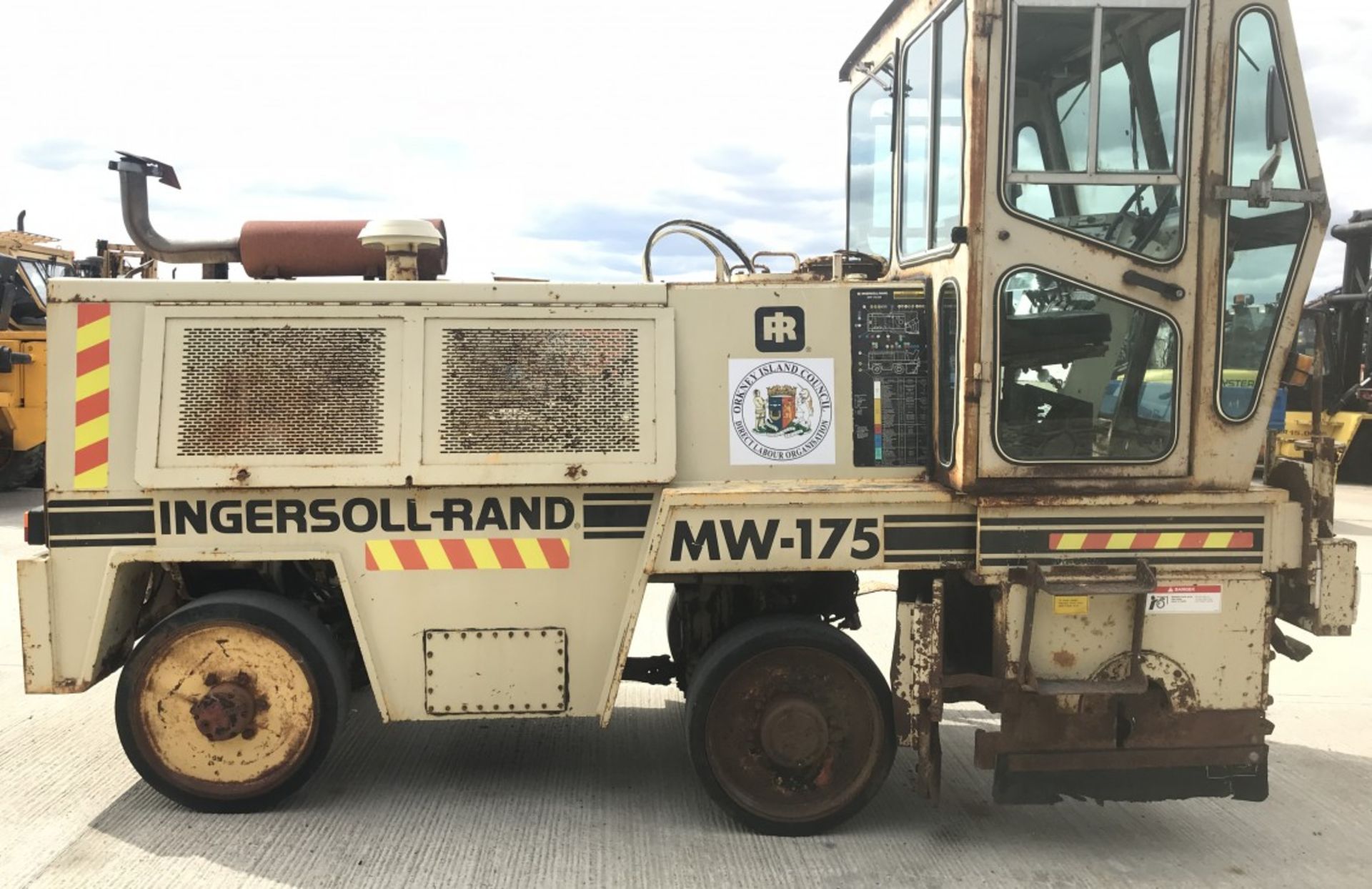 2001 INGERSOLL RAND MW175 ASPHALT PLANER - Image 7 of 12