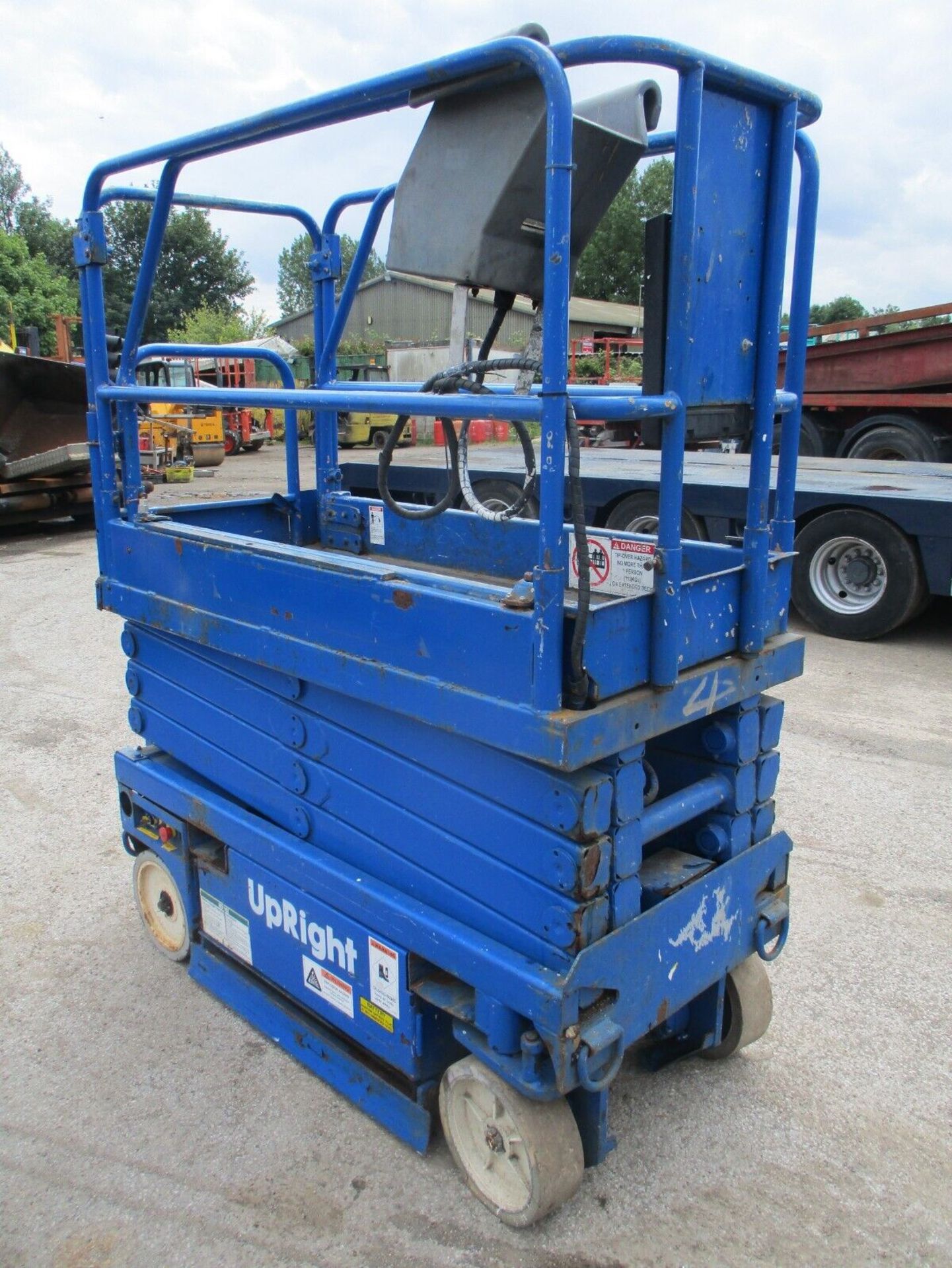 UPRIGHT MX19 SCISSOR LIFT ACCESS PLATFORM CHERRY PICKER GENIE 3219 SKYJACK - Image 6 of 10