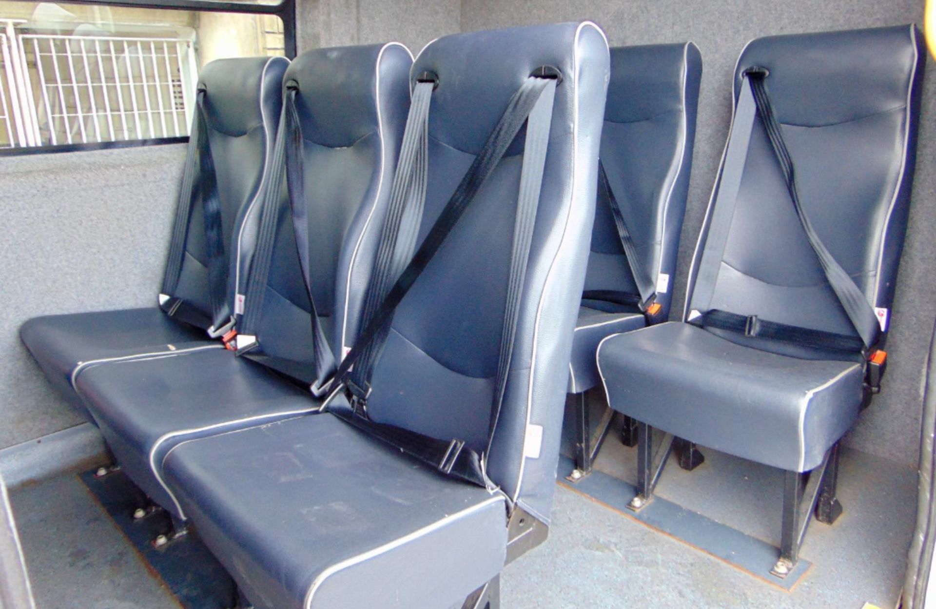 2015 RELAY CREW VAN: MOD DIRECT, LED LIGHTING, 9 SEATS - Image 4 of 17