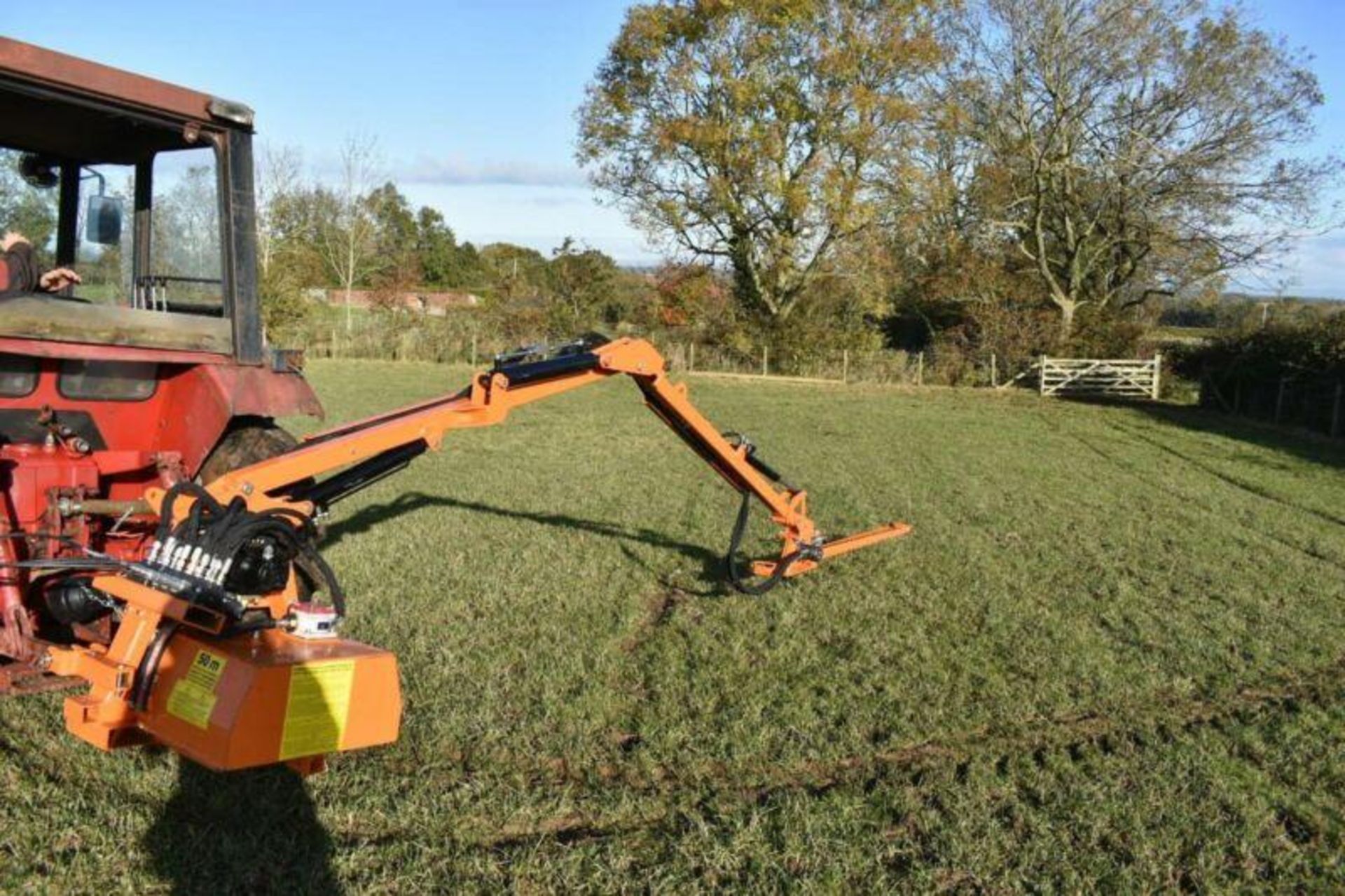 EFFICIENCY UNLEASHED: T190 FINGERBAR HEDGE CUTTER FOR FAST, CLEAN RESULTS - Image 7 of 12