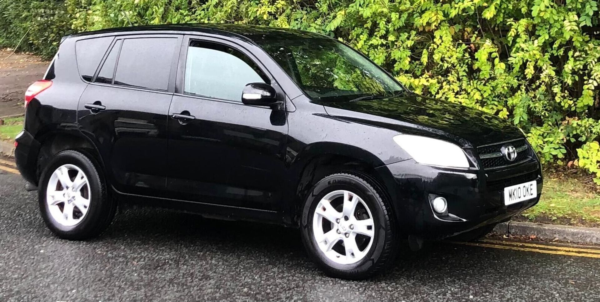 RELIABLE TOYOTA RAV4 2.2 D-4D XT-R: WELL-MAINTAINED 2010 MODEL - Image 6 of 14