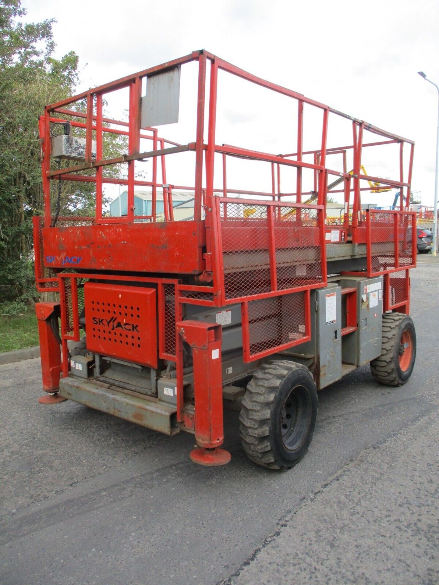 SKYJACK KUBOTA ENGINE SJ8831 SCISSOR LIFT - Image 2 of 14