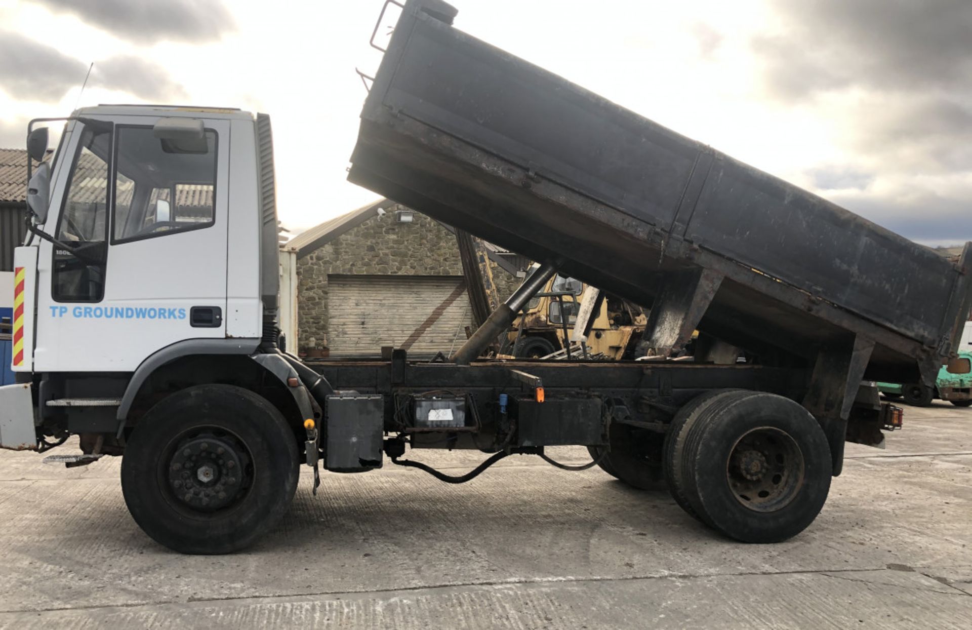 IVECO TRACTOR 180E18 STEEL BODY TIPPER TRUCK - Image 6 of 10