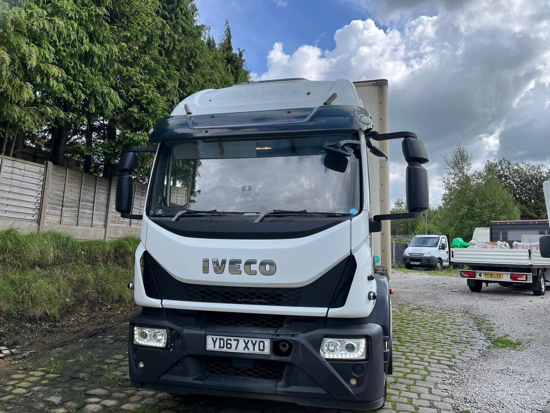 HIGH-ROOF SLEEP CAB HAULER: 2017 IVECO EUROCARGO 180E25S S-A - Image 9 of 13