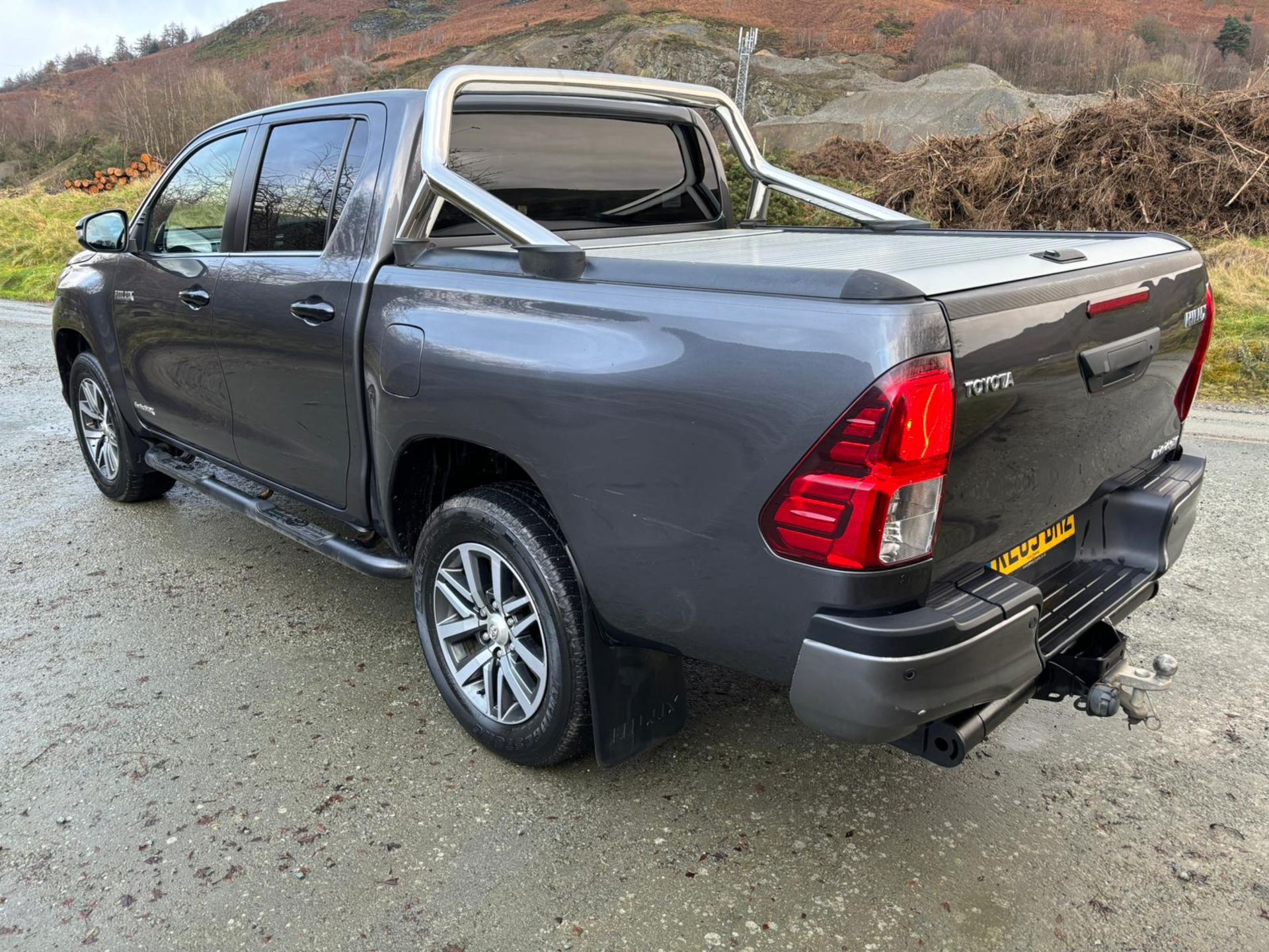 TOYOTA HILUX INVINCIBLE X DOUBLE CAB PICKUP TRUCK 4X4 AUTOMATIC 64K 4WD TWIN CAB - Image 8 of 13