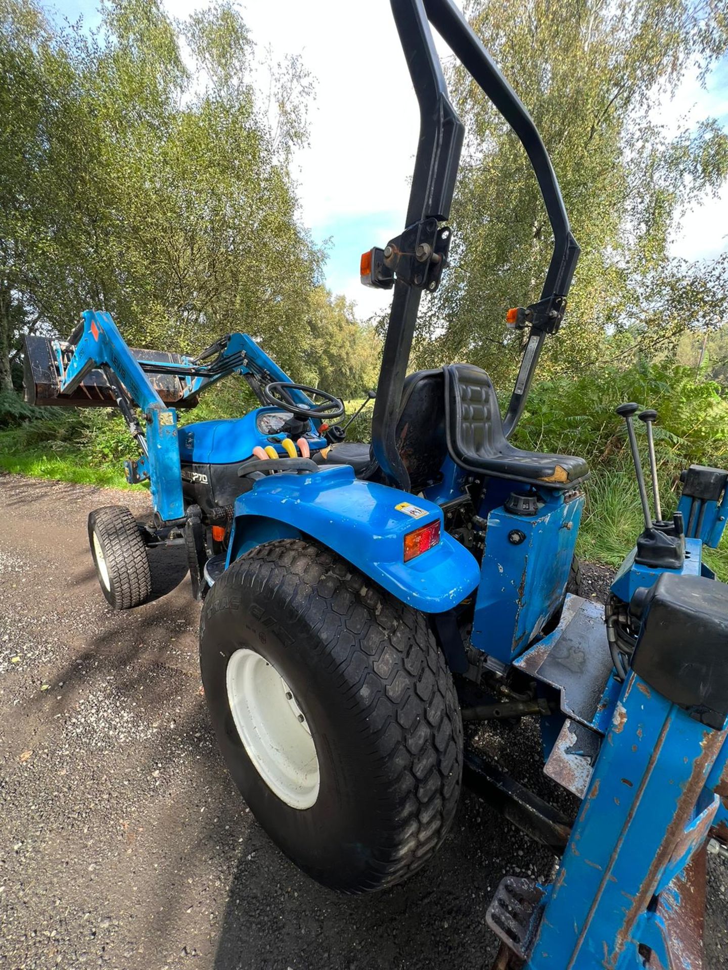 NEW HOLLAND TC27D BACK LOADER, SPOOL VALVE, ROLL PTO - Image 19 of 23