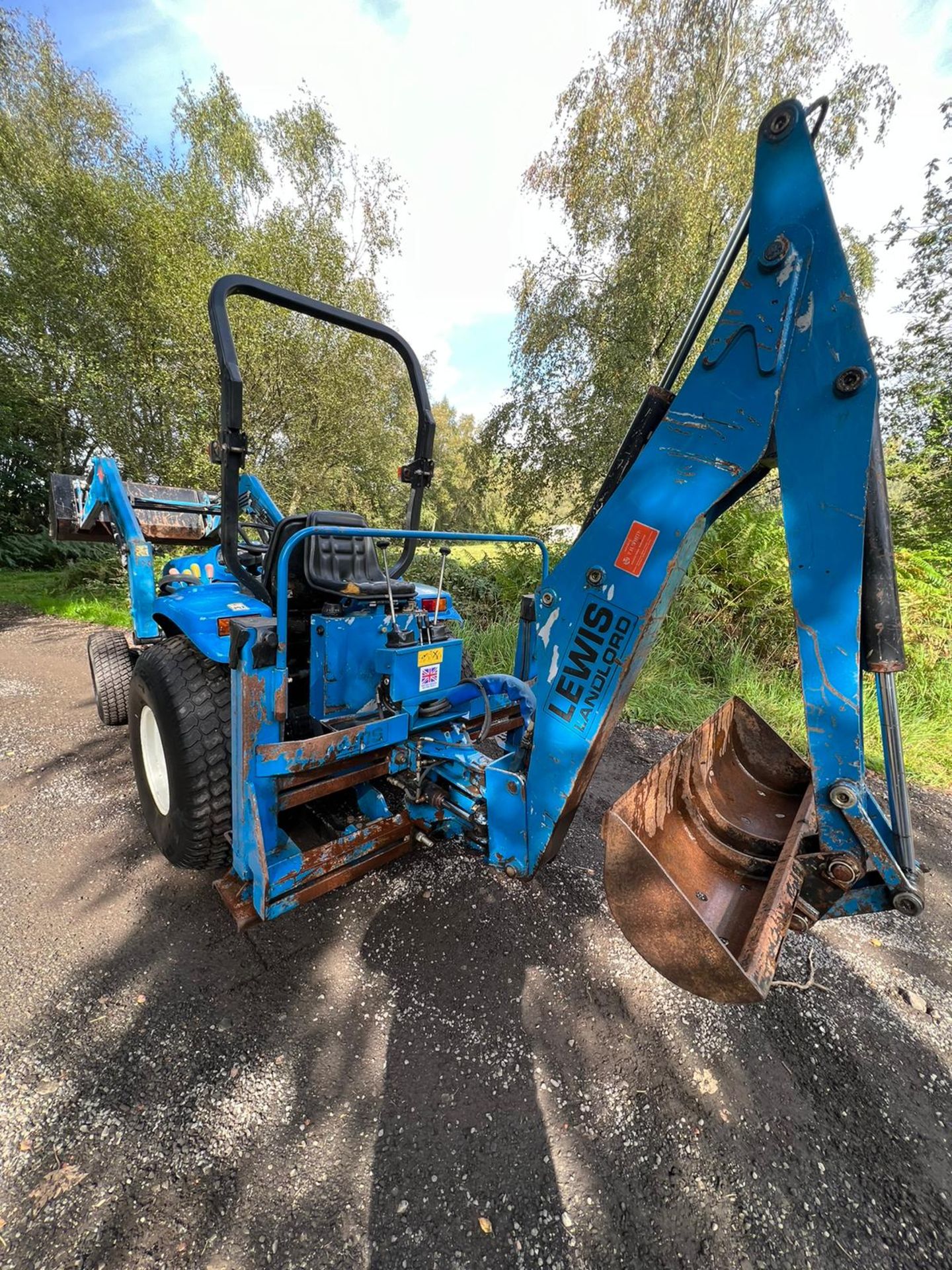 NEW HOLLAND TC27D BACK LOADER, SPOOL VALVE, ROLL PTO - Image 17 of 23