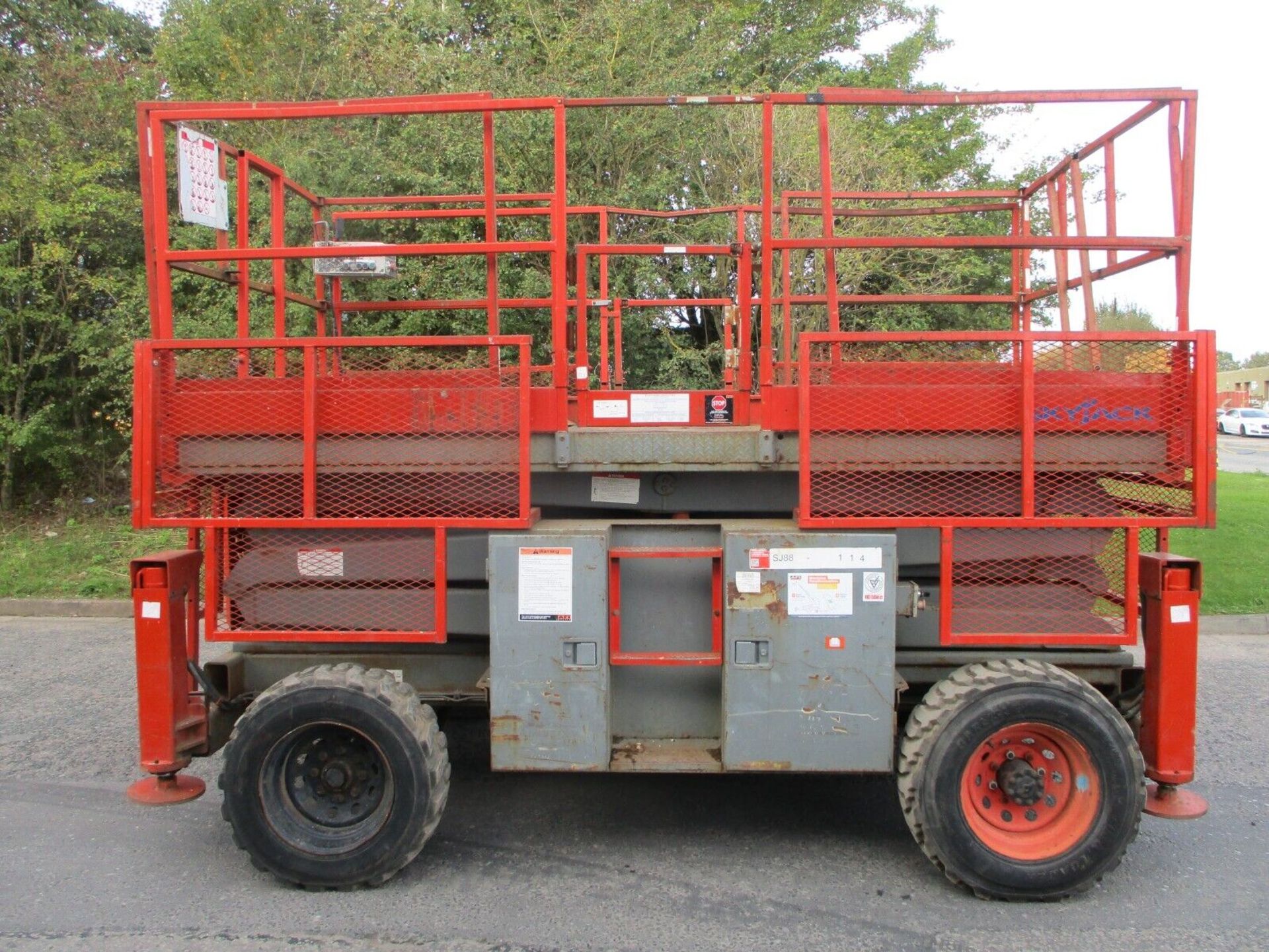 SKYJACK KUBOTA ENGINE SJ8831 SCISSOR LIFT