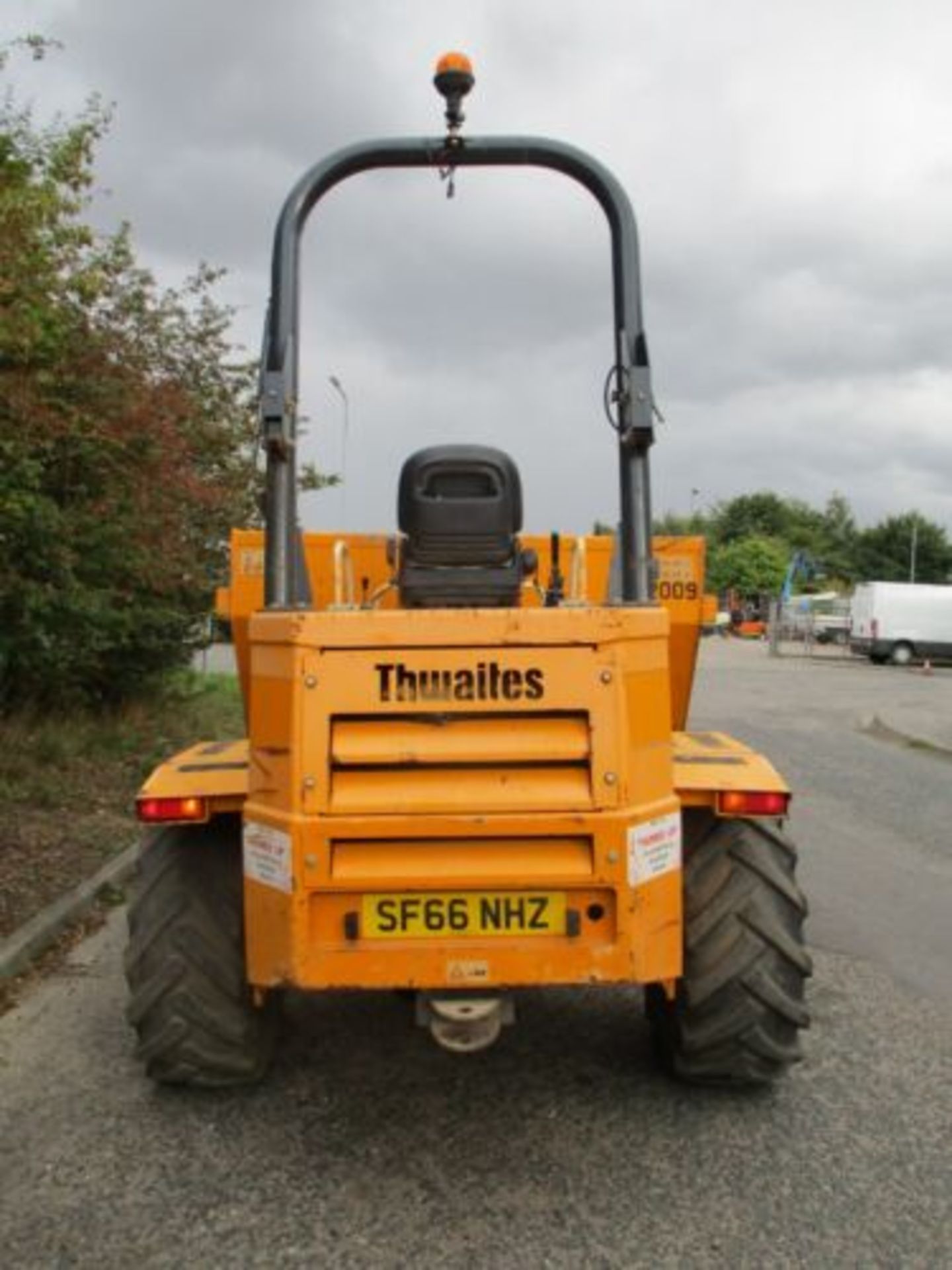 YEAR 2015 DUMPER: DEUTZ 4-CYLINDER TURBO ENGINE - Image 6 of 12