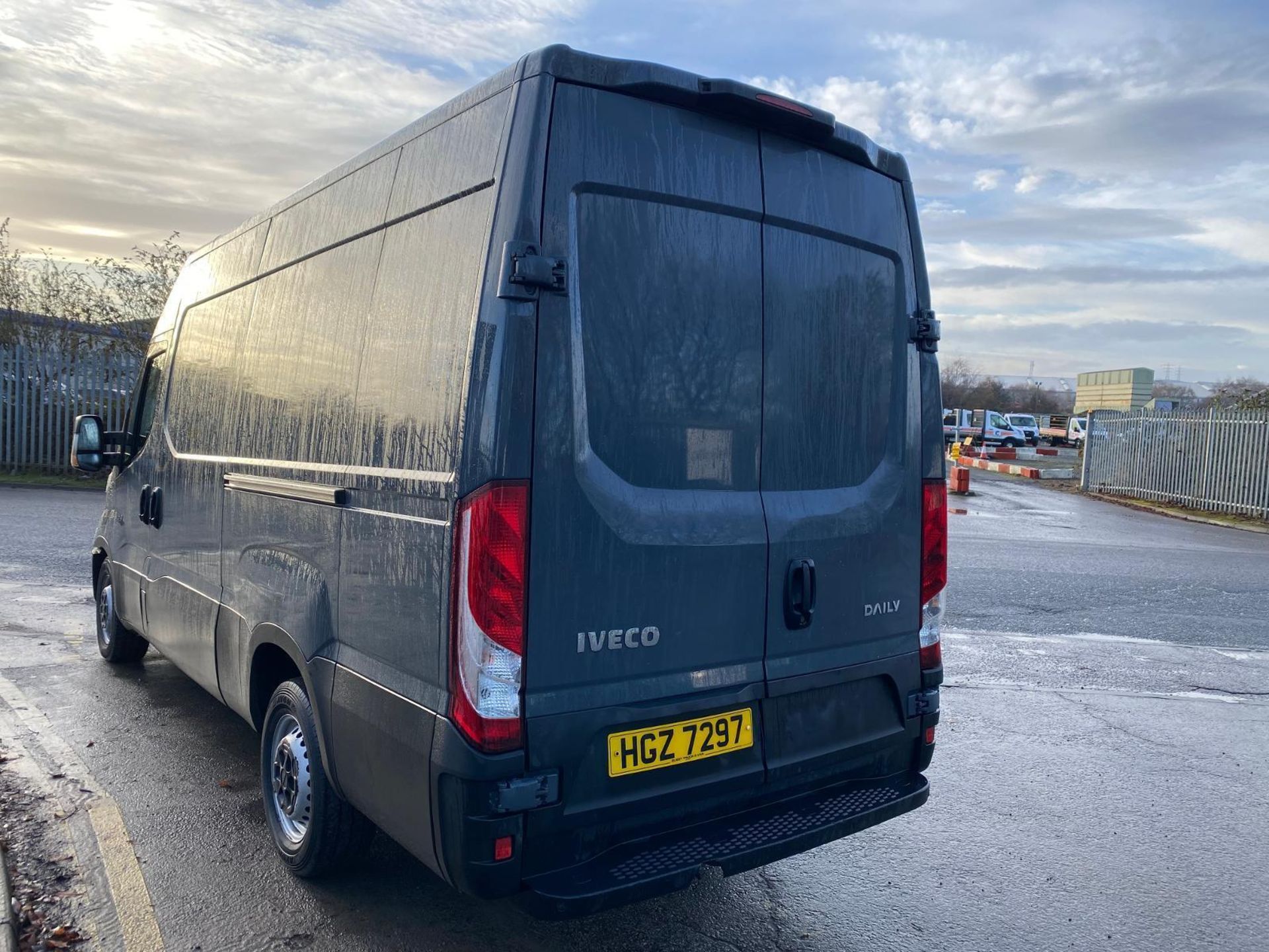 FIRST-CLASS WORKHORSE: '17 IVECO DAILY, LOW MILES, EURO6 - Image 9 of 13