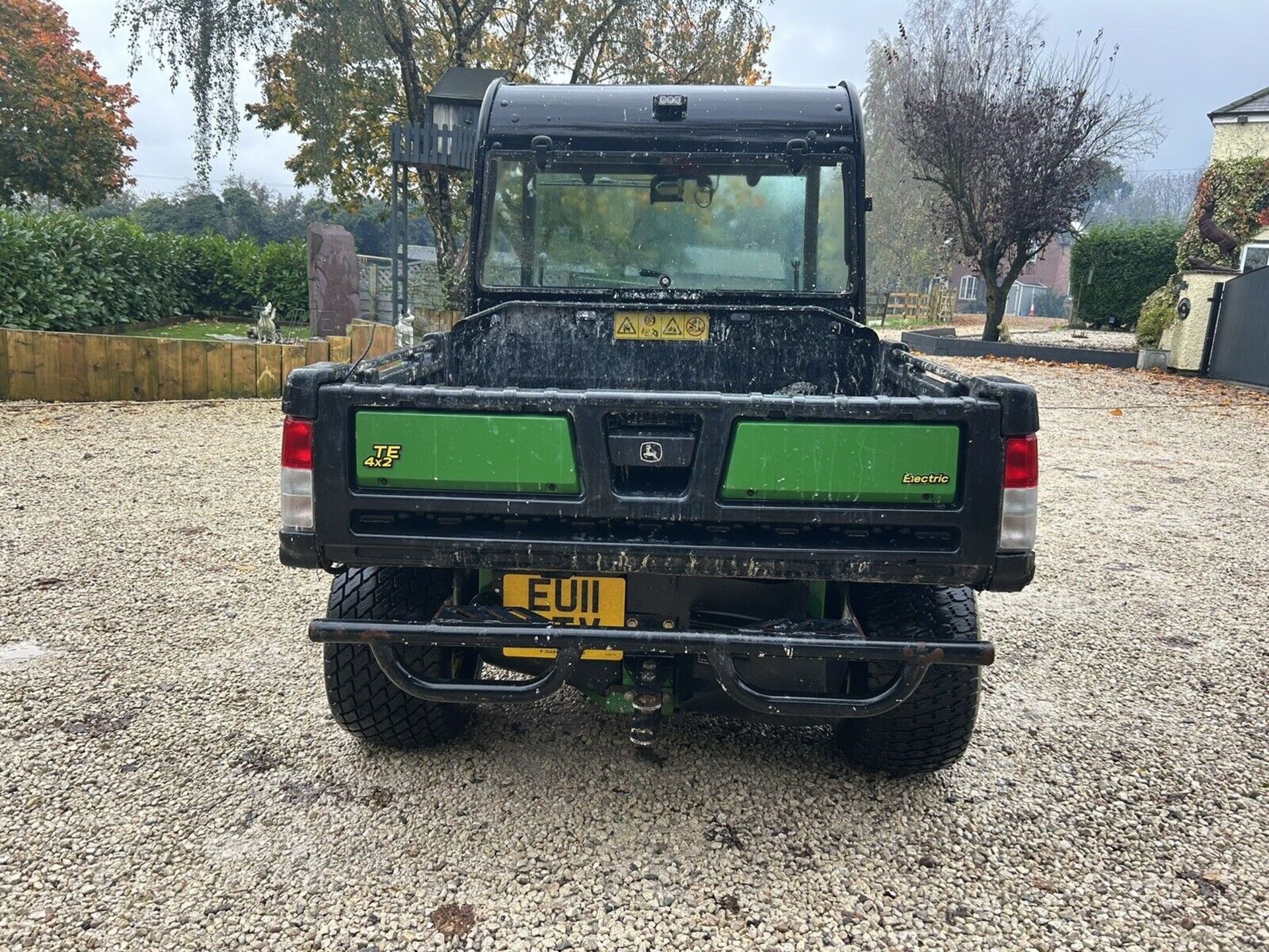 JOHN DEERE TE ELECTRIC GATOR 2011 - Image 4 of 9