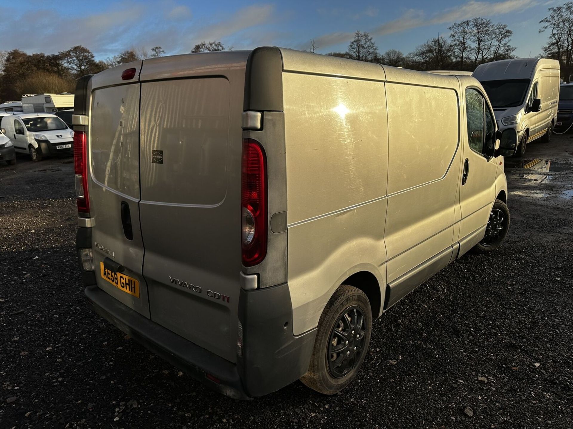 NIPPY PERFORMER: 115 BHP VAUXHALL VIVARO, HONEST WORK VAN - (NO VAT ON HAMMER) - Image 12 of 15