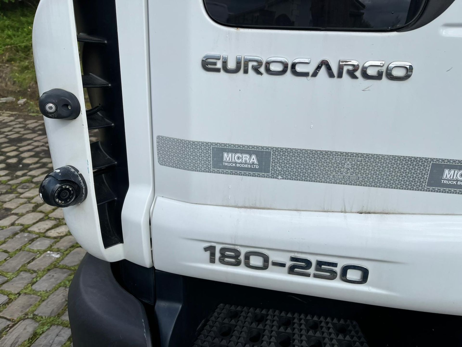 HIGH-ROOF SLEEP CAB HAULER: 2017 IVECO EUROCARGO 180E25S S-A - Image 2 of 13