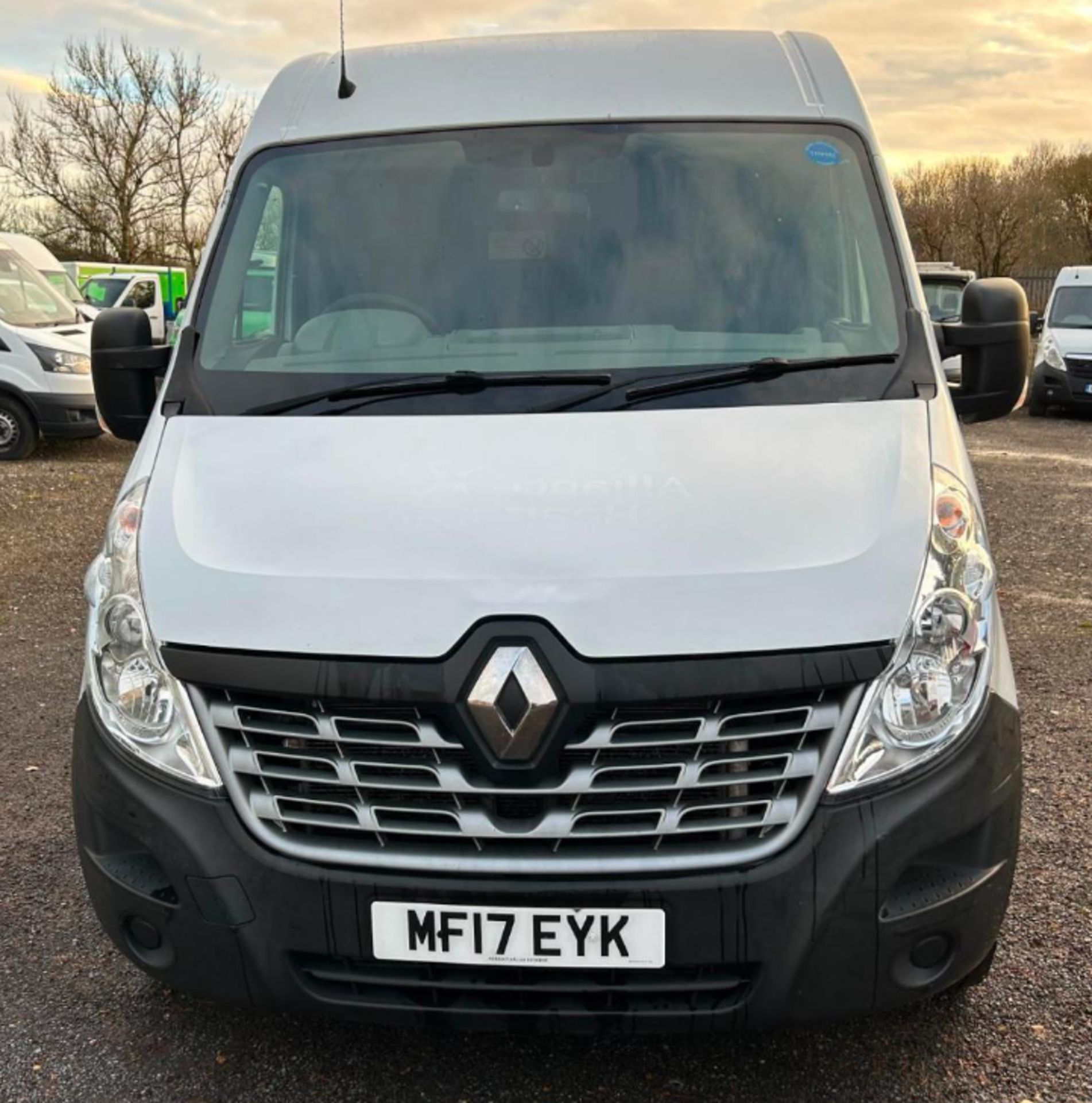 "HEALTHCARE CARGO CARRIER: 2017 RENAULT MASTER BUSINESS EXTRA" - Image 14 of 14