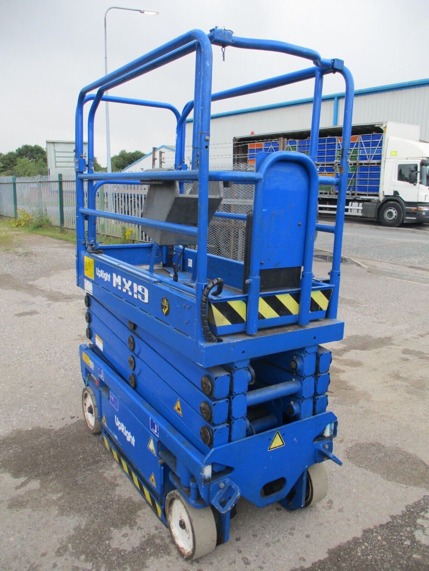 2007 UPRIGHT MX19 SCISSOR LIFT ACCESS PLATFORM CHERRY PICKER GENIE 3219 SKYJACK - Image 10 of 11