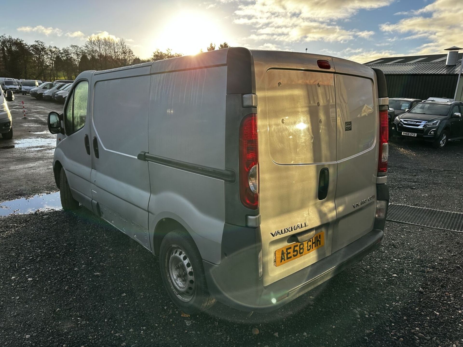 NIPPY PERFORMER: 115 BHP VAUXHALL VIVARO, HONEST WORK VAN - (NO VAT ON HAMMER) - Image 9 of 15