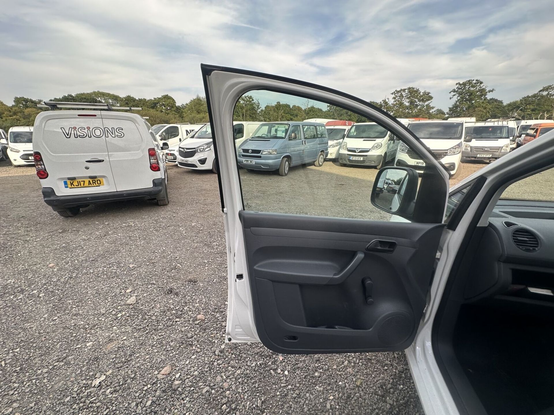 BUDGET-FRIENDLY: VOLKSWAGEN CADDY 1.6 TDI PANEL VAN ( NO VAT ON HAMMER) - Image 5 of 15