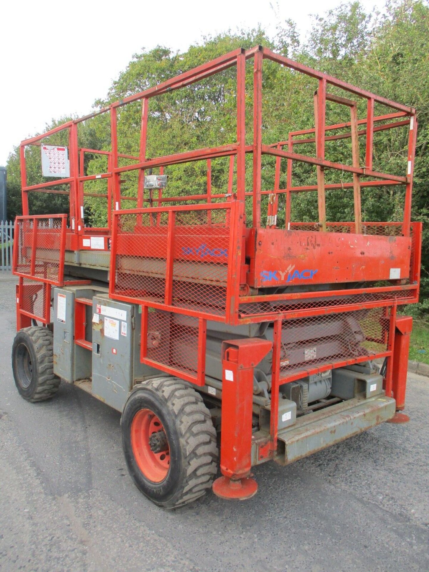 SKYJACK KUBOTA ENGINE SJ8831 SCISSOR LIFT - Image 11 of 14