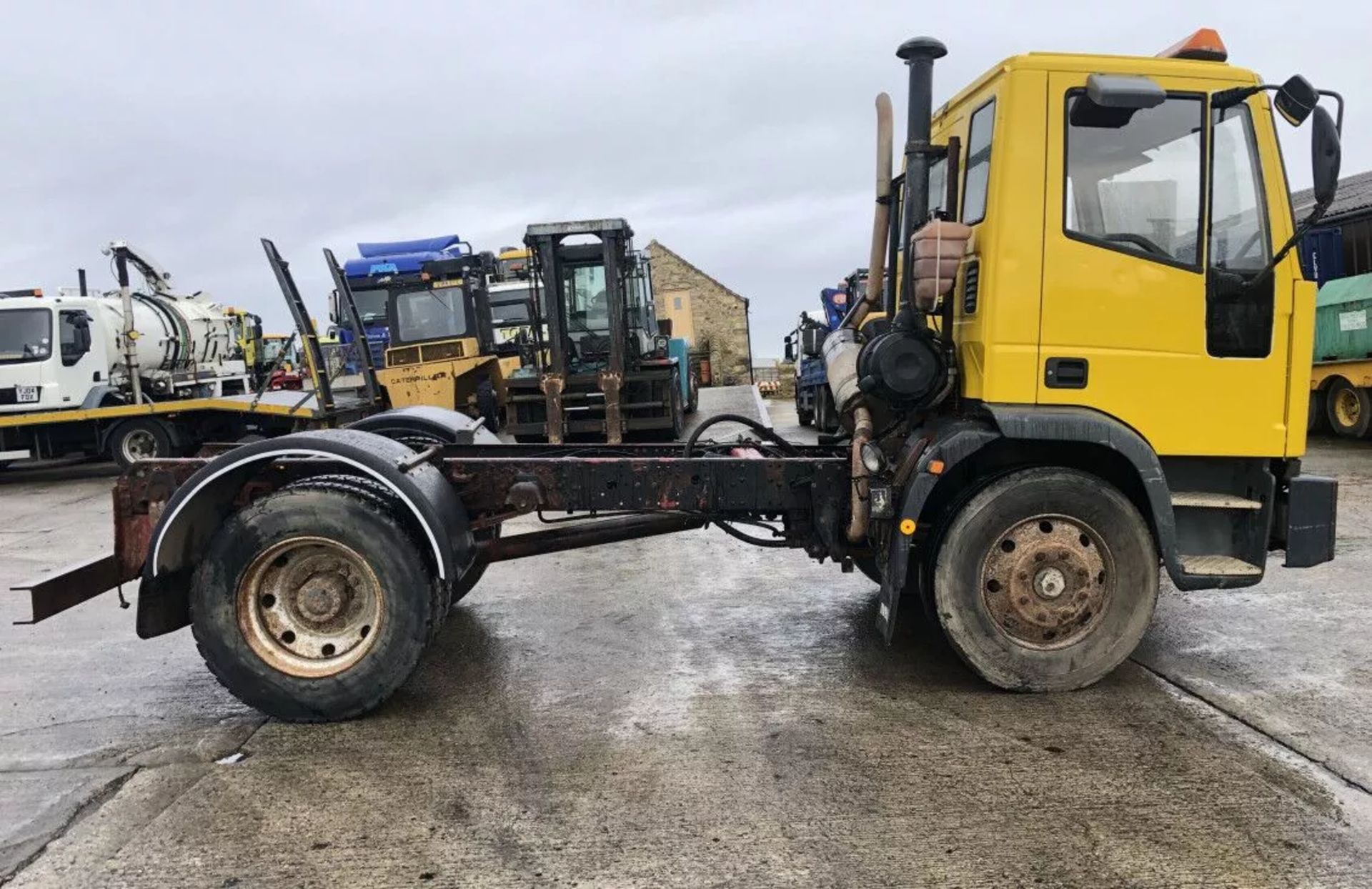 IVECO TECTOR 130E18 LHD CAB AND CHASSIS - Image 6 of 8