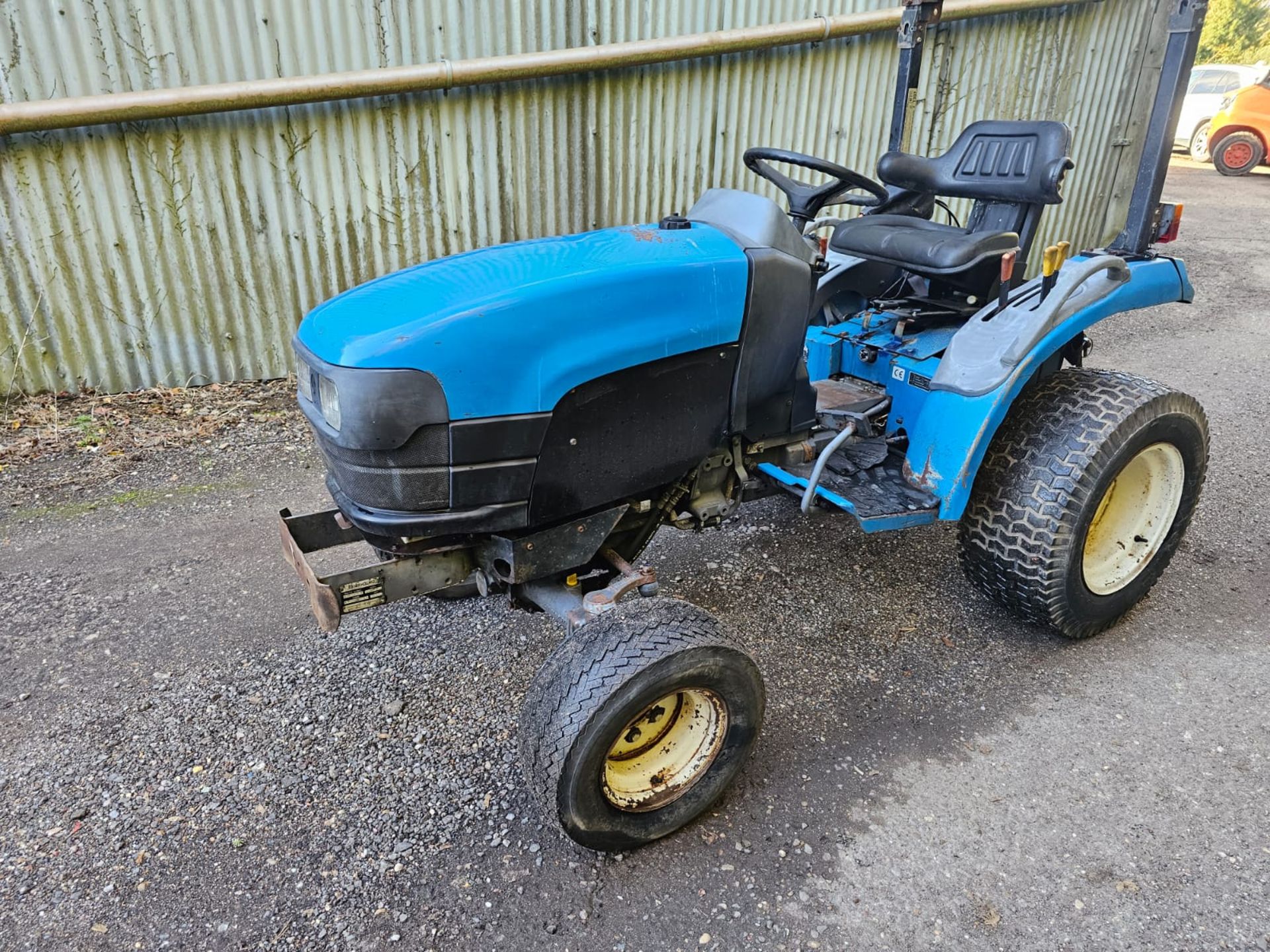 4X4 NEW HOLLAND TC210 RUNS AND DRIVES - Image 2 of 4