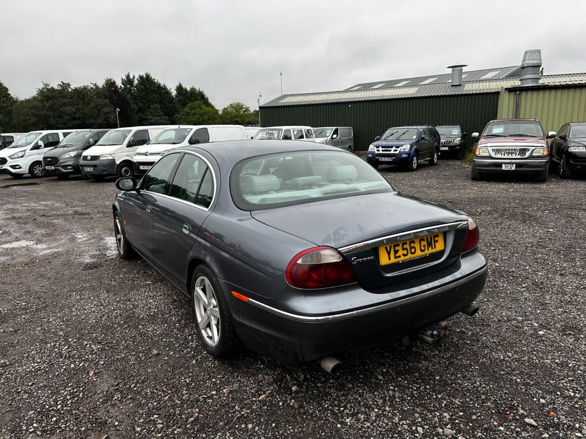 LUXURIOUS GREY JAGUAR S-TYPE - 133K MILES - STARTS AND RUNS PERFECT - NO VAT ON HAMMER - Image 3 of 15