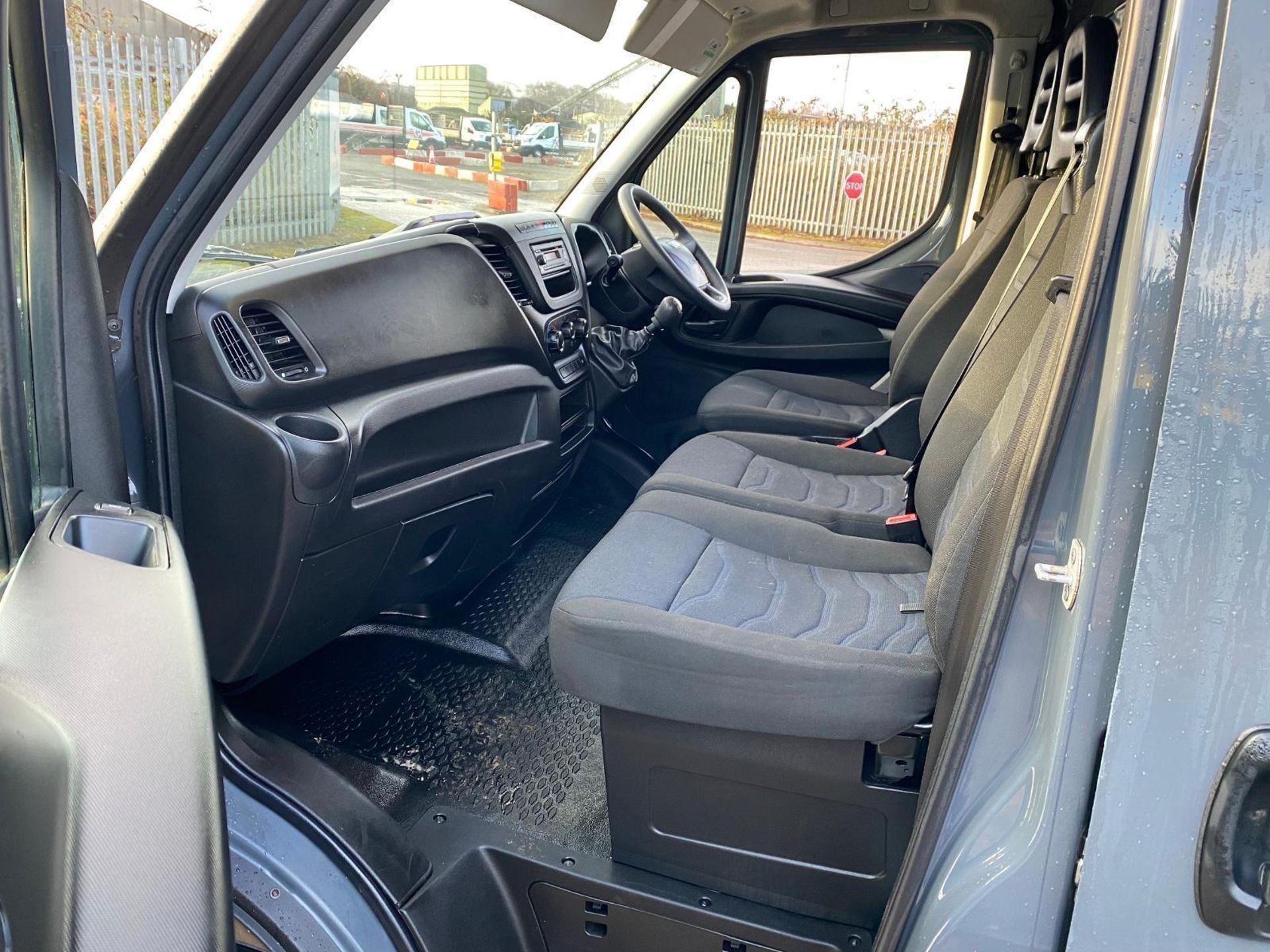 FIRST-CLASS WORKHORSE: '17 IVECO DAILY, LOW MILES, EURO6 - Image 13 of 13