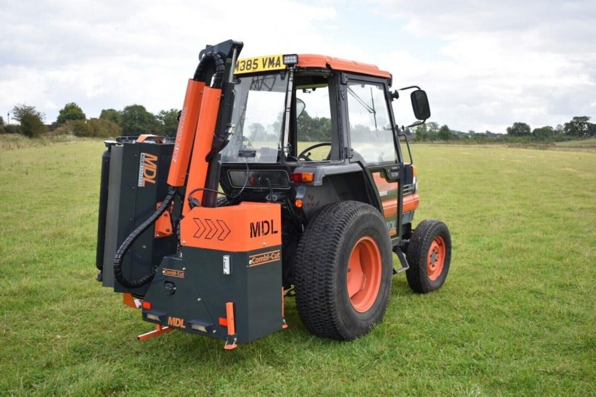 BRITISH PRECISION: ECOMBI CUT 100CM JOYSTICK HEDGE CUTTER FOR SEAMLESS TRIMMING - Image 2 of 11