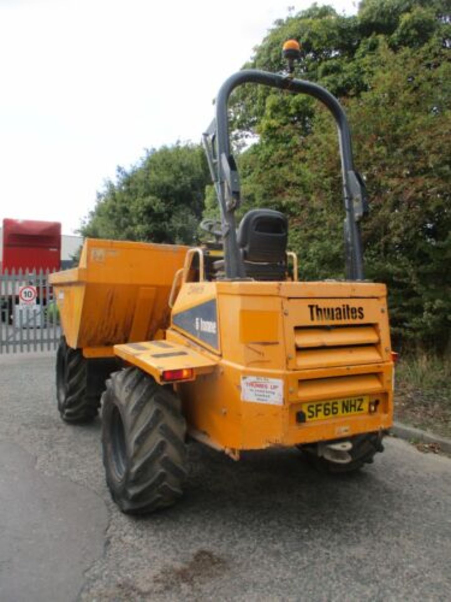 YEAR 2015 DUMPER: DEUTZ 4-CYLINDER TURBO ENGINE - Image 8 of 12