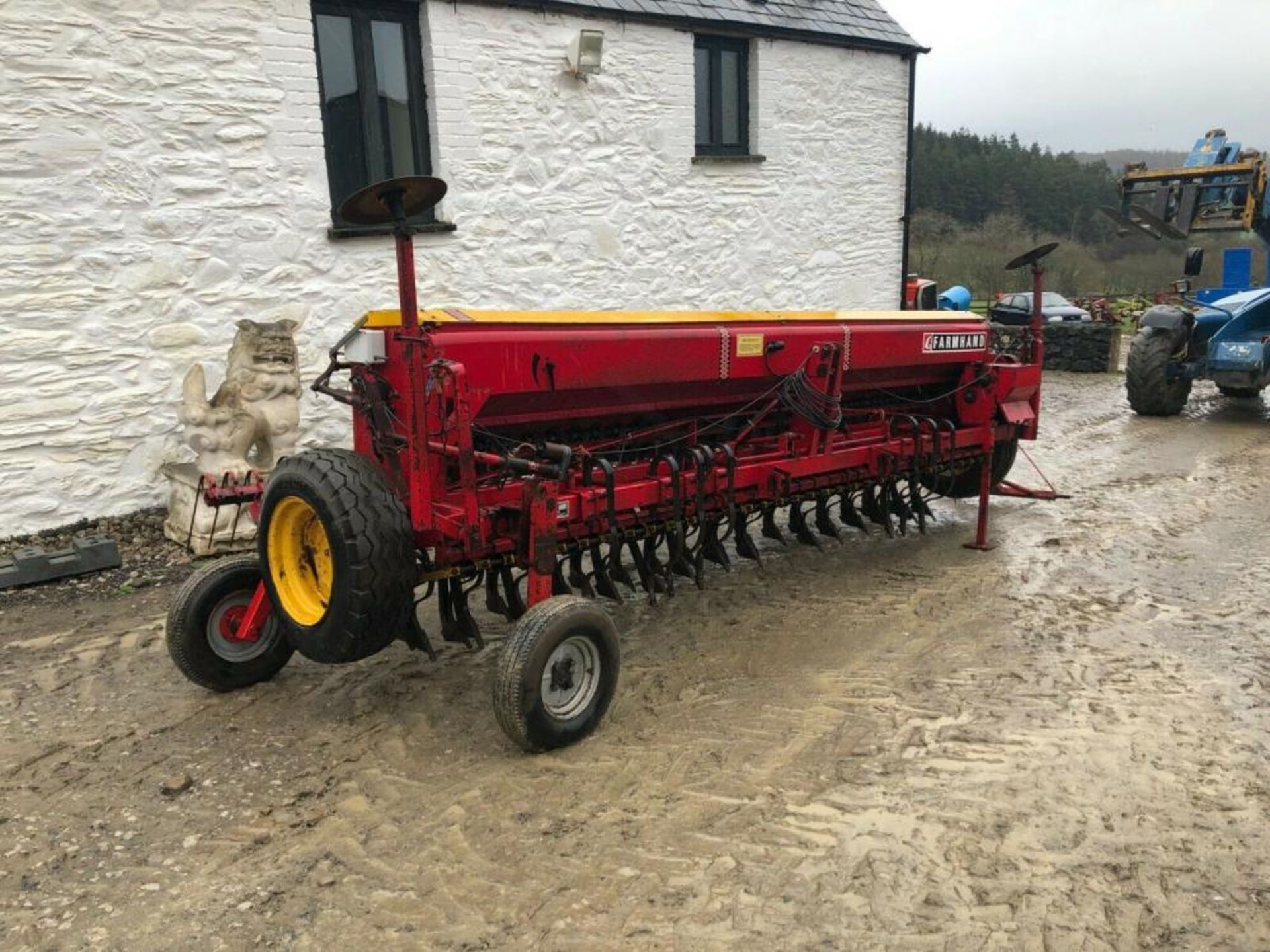 MAXIMIZE HARVESTS: FARMHAND 4M DRILL FOR SUPERIOR CORN AND GRASS PLANTING