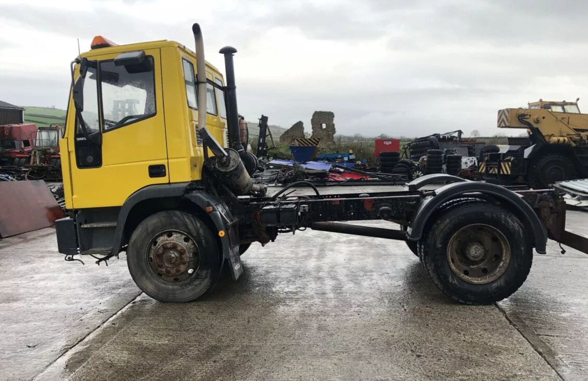 IVECO TECTOR 130E18 LHD CAB AND CHASSIS - Image 3 of 8