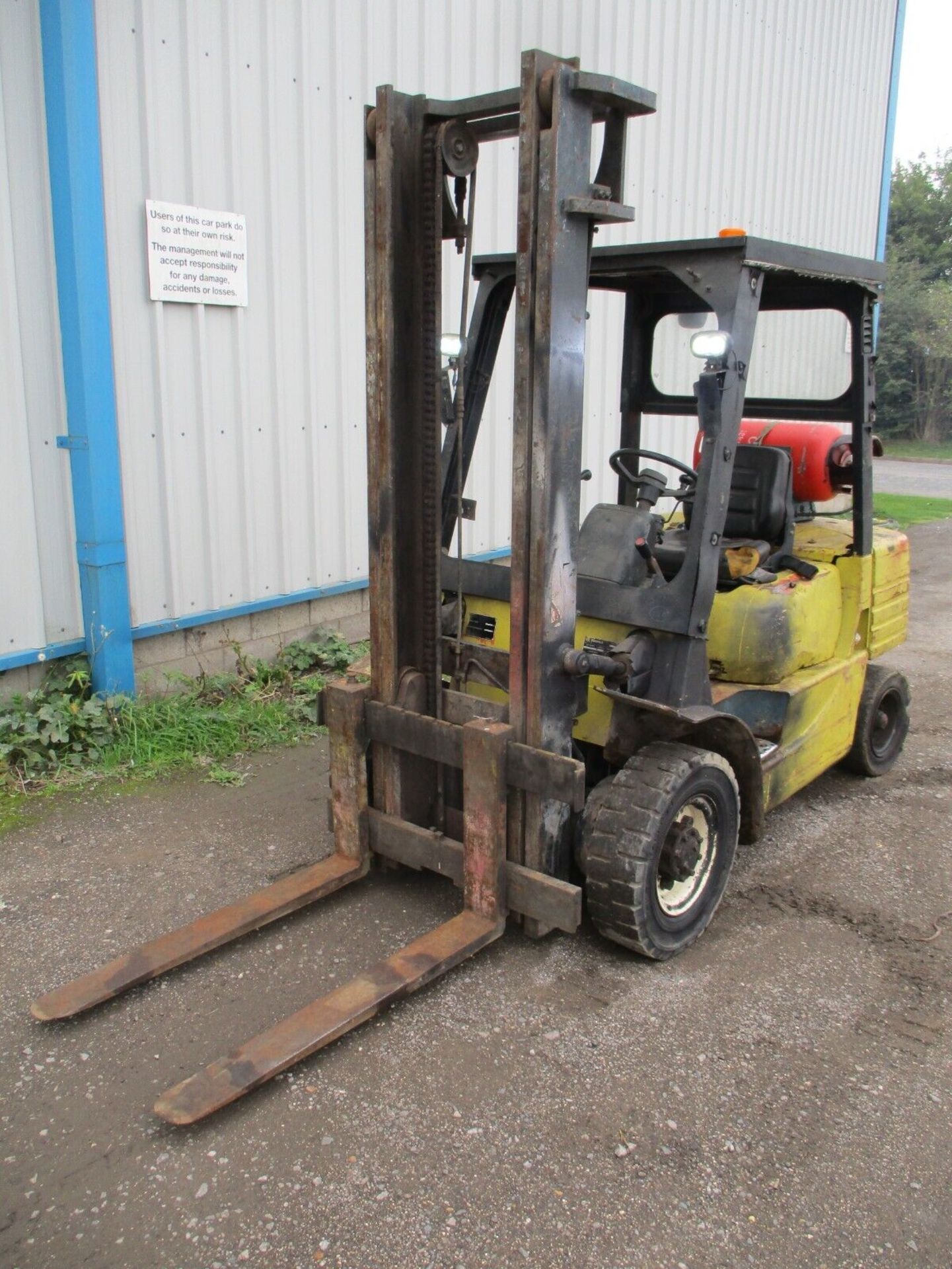 LIFTS 3000KG CAT GP30 FORKLIFT - Image 9 of 11