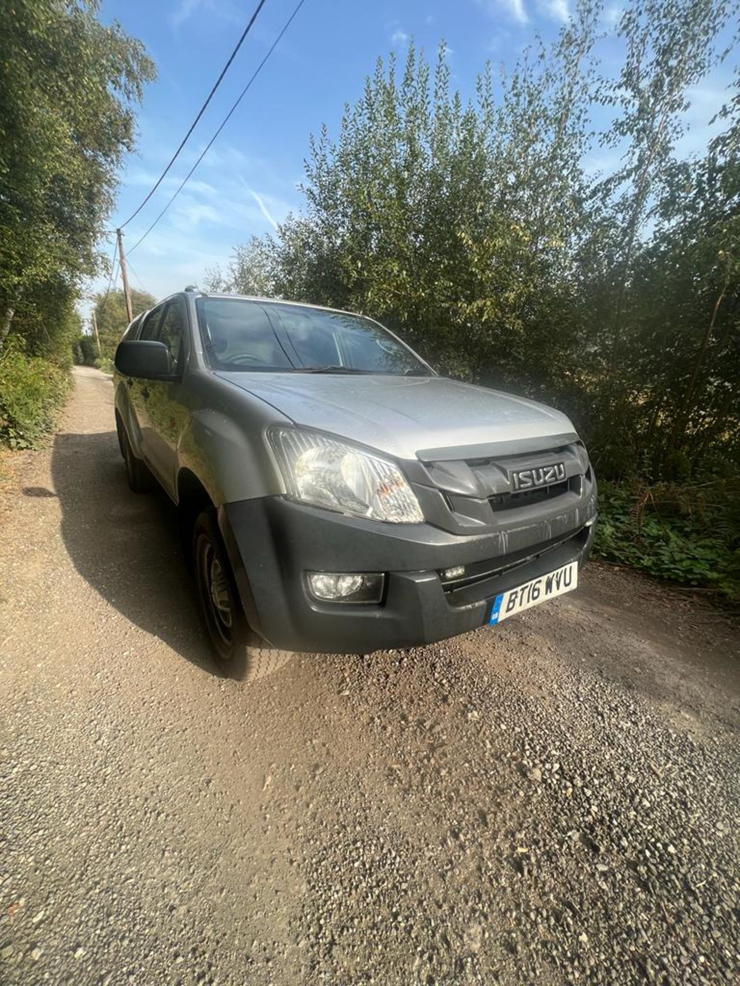 IZUZU D-MAX PICK UP 4X4 FULL V5 2 KEYS 1 OWNER FROM NEW - Image 9 of 15