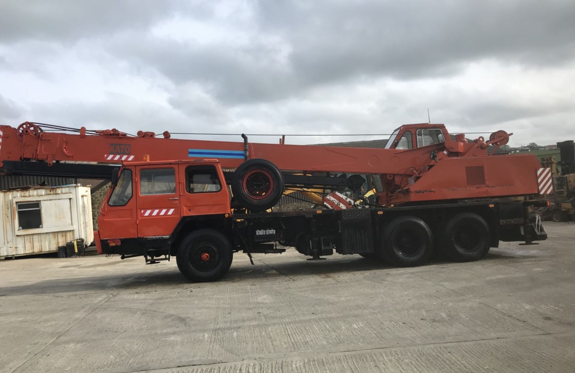 KATO NK200 BE 25 TON TRUCK CRANE