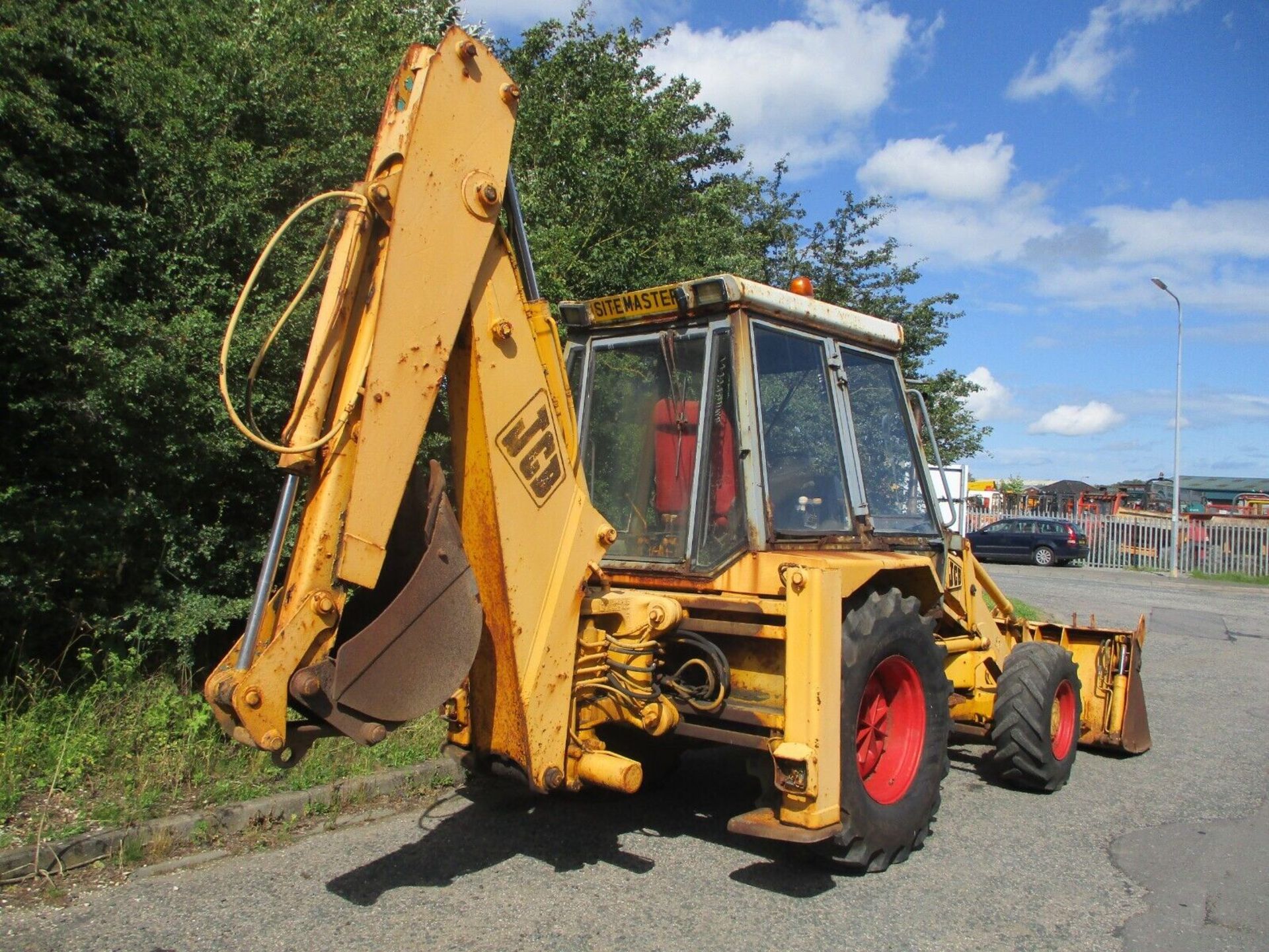 JCB 3CX: THE ULTIMATE 4X4 LOADER AND DIGGER - Image 9 of 15