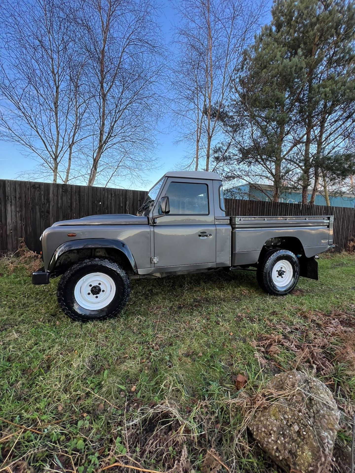 SINGLE-OWNER GEM: LAND ROVER 2.2 TDCI, FULL SERVICE HISTORY, 132K MILES - Image 6 of 19