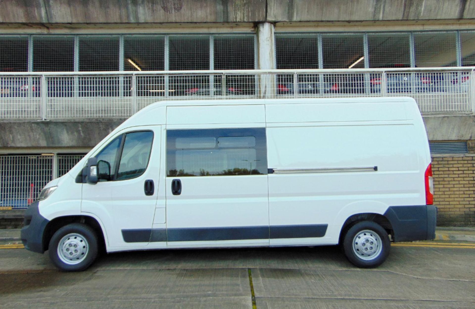 2015 RELAY CREW VAN: MOD DIRECT, LED LIGHTING, 9 SEATS - Image 2 of 17