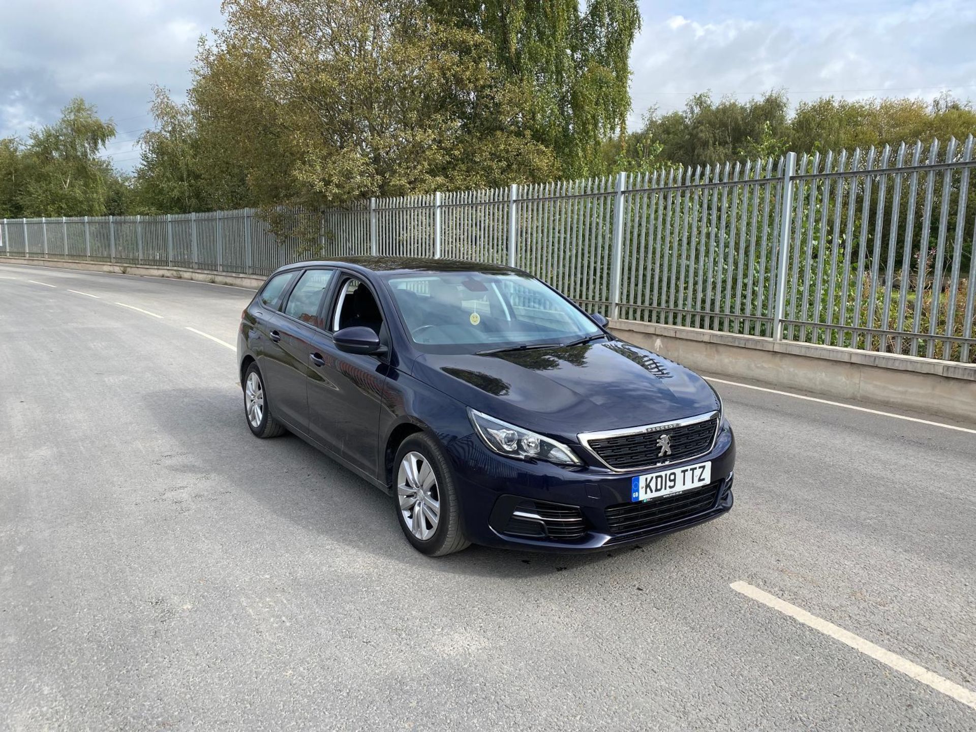 EFFICIENCY UNLEASHED: 2019 PEUGEOT 308 DIESEL ESTATE, EURO 6, 81K MILES - Image 14 of 16