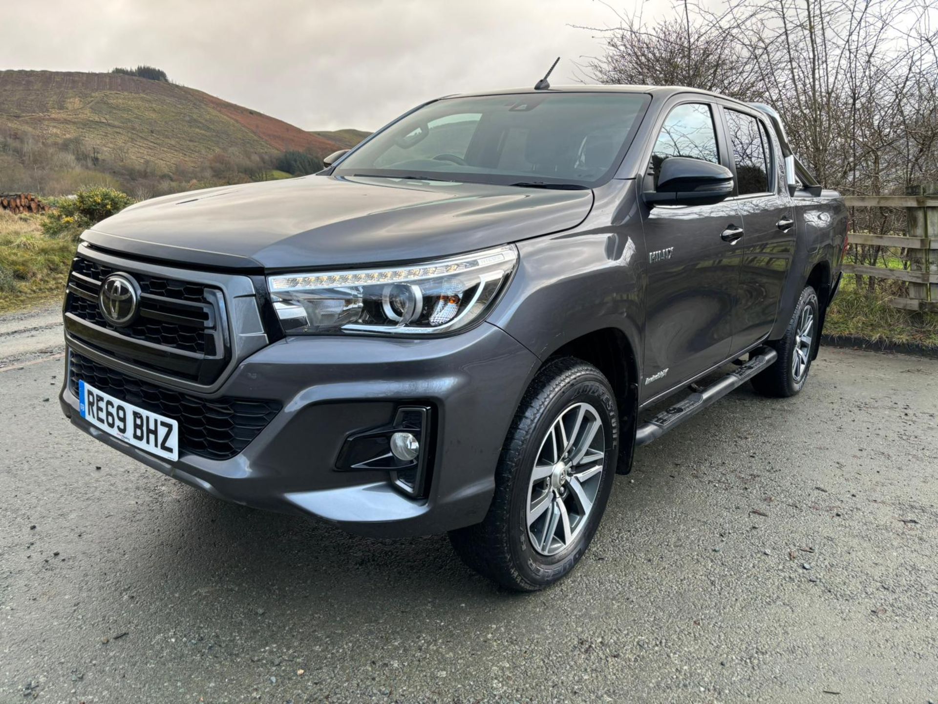 TOYOTA HILUX INVINCIBLE X DOUBLE CAB PICKUP TRUCK 4X4 AUTOMATIC 64K 4WD TWIN CAB - Image 6 of 13