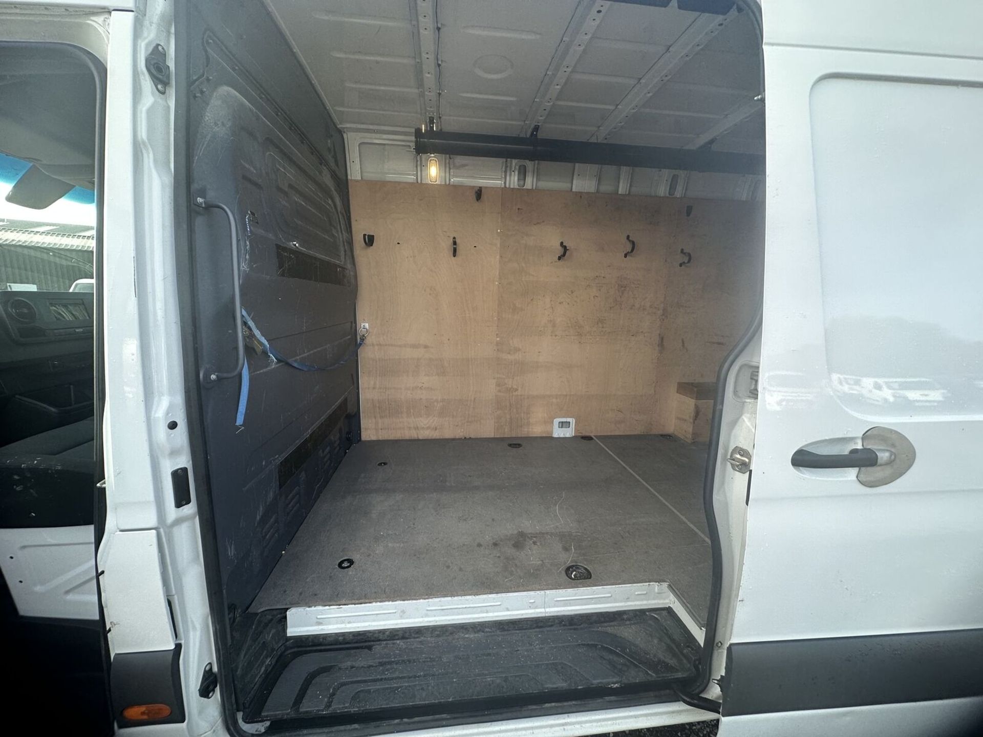 **(ONLY 69K MILEAGE)** 70 PLATE MERCEDES SPRINTER 315: READY TO ROLL - MOT SEPT 2024 - Image 16 of 18