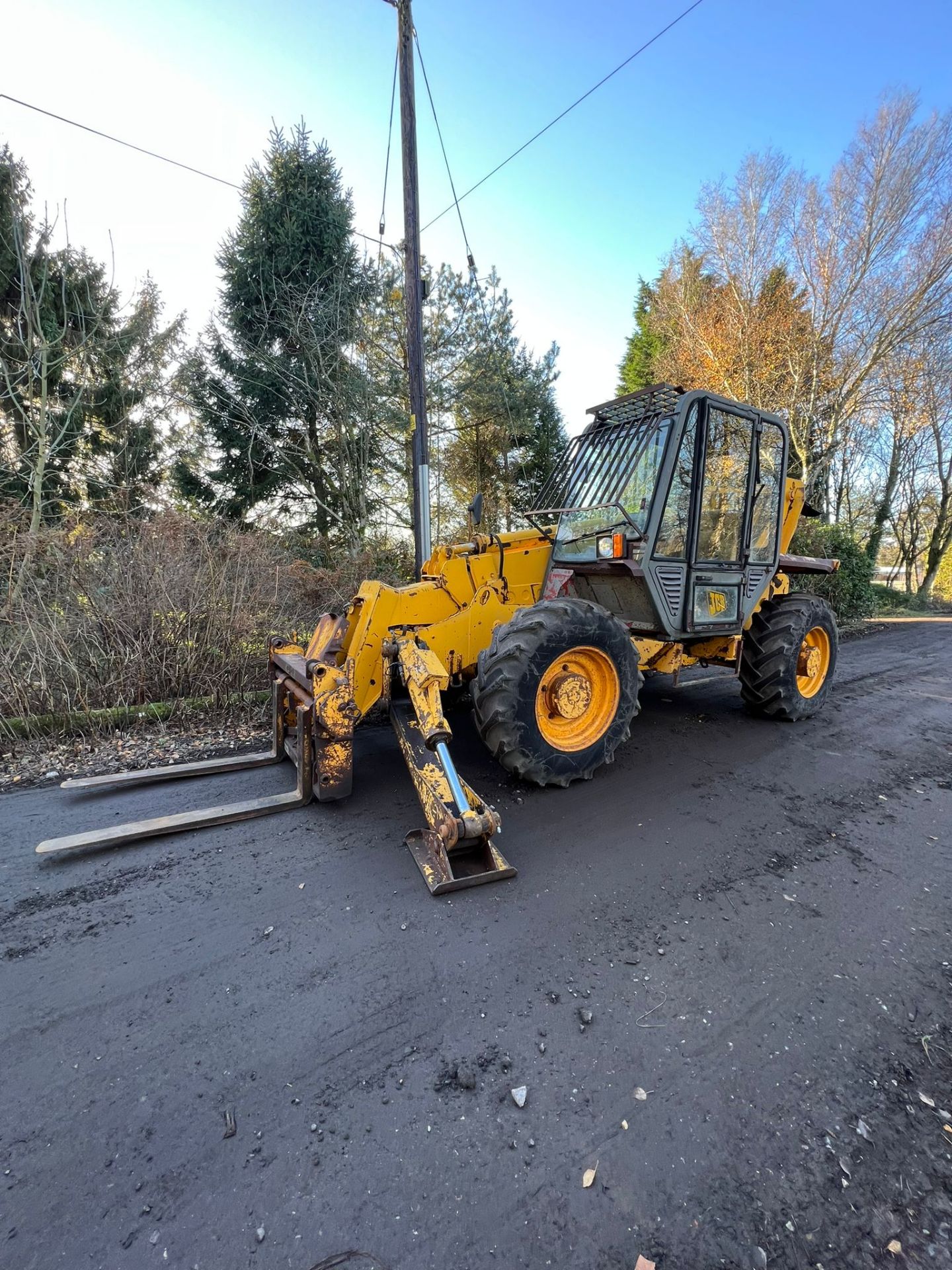 ROAD-READY JCB 530-120: POWER AND PRECISION IN MOTION