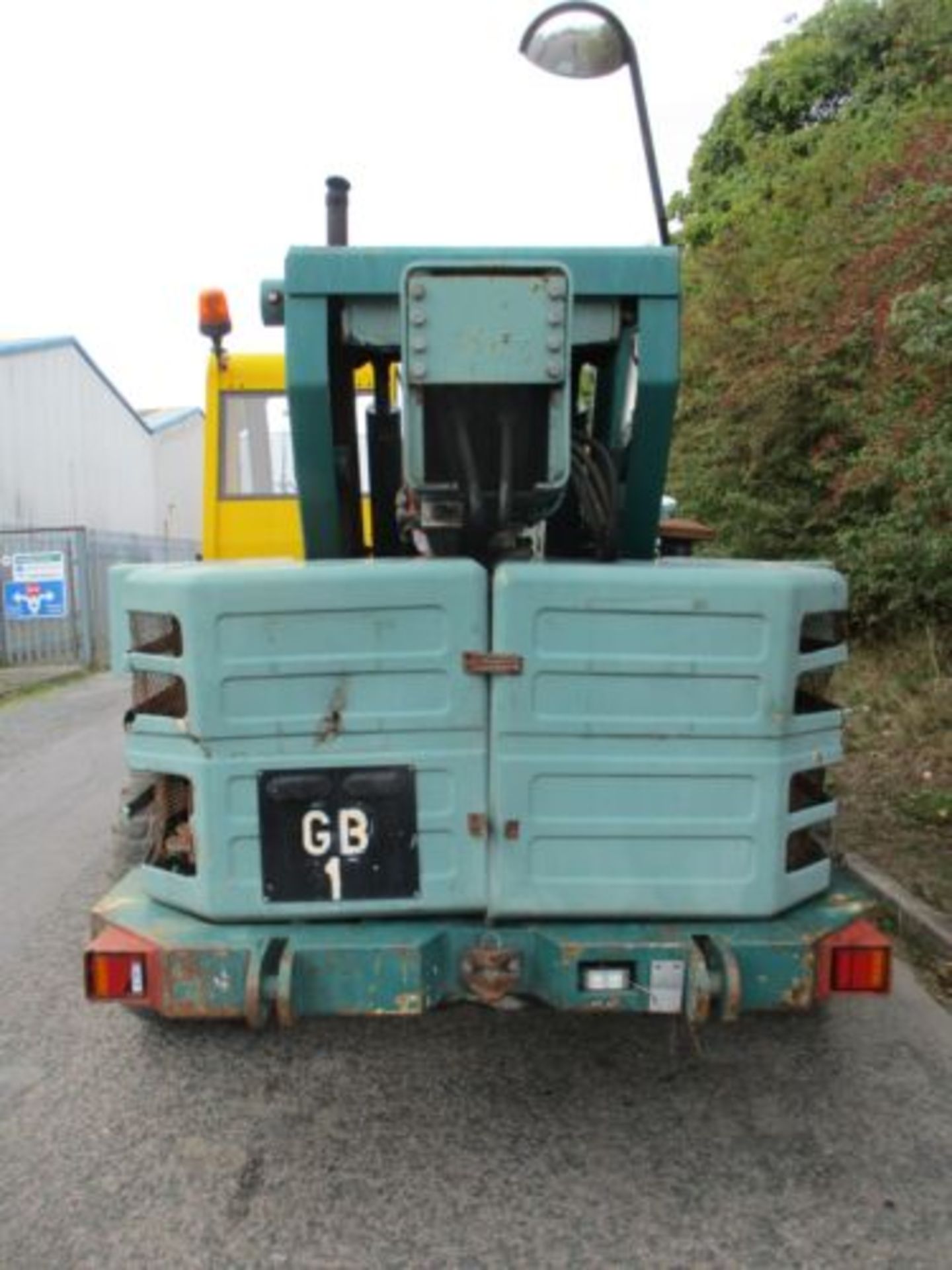 6.5 TON UTRANAZZ FORKLIFT: TURBO DIESEL ENGINE - Image 5 of 12