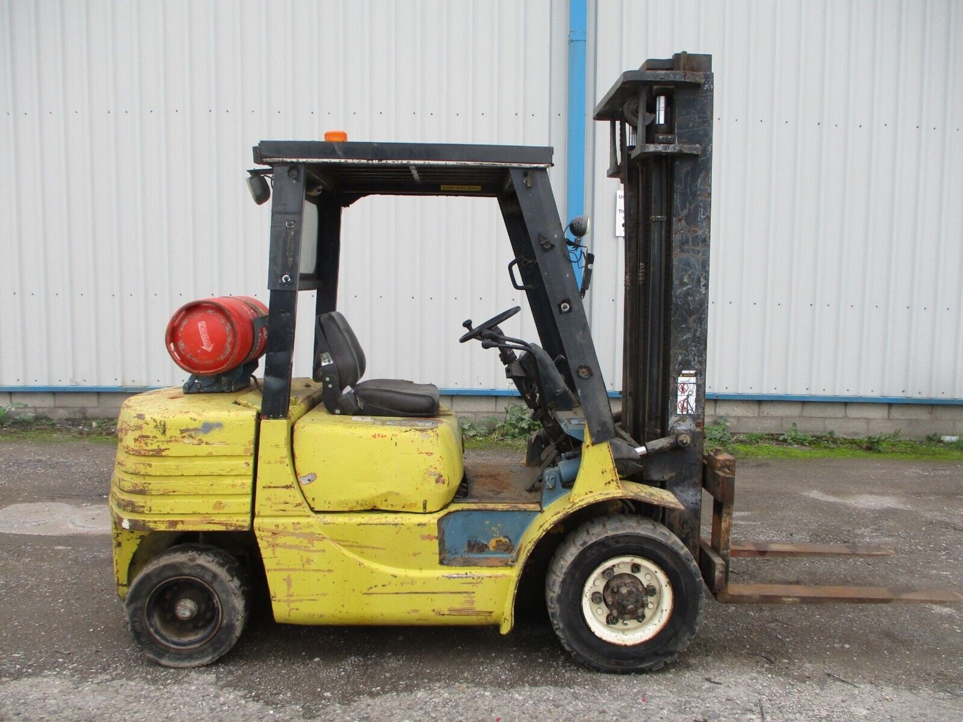 LIFTS 3000KG CAT GP30 FORKLIFT