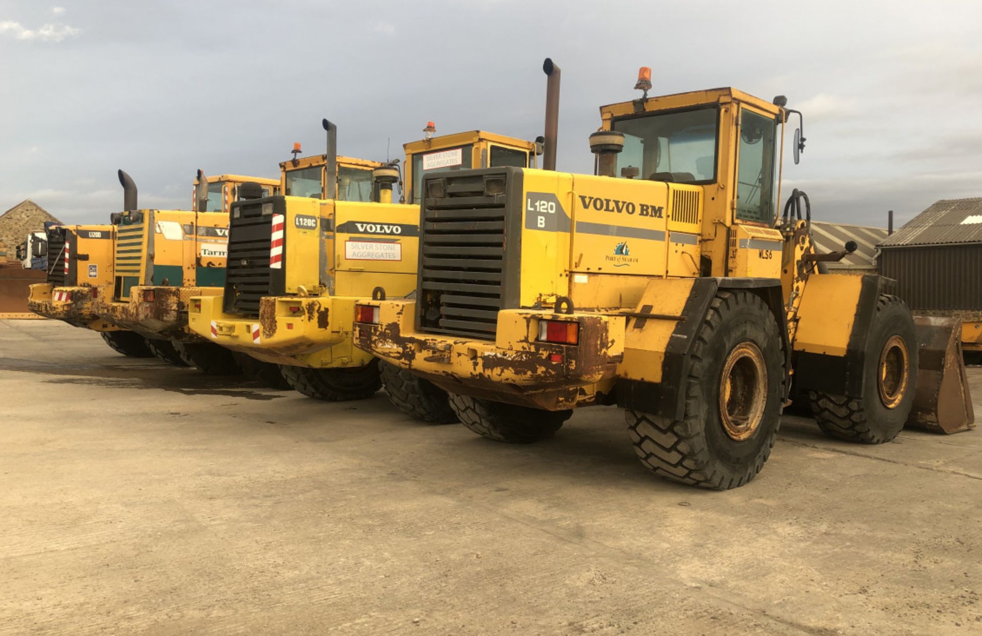 VOLVO L120B WHEELED LOADER - Image 8 of 10