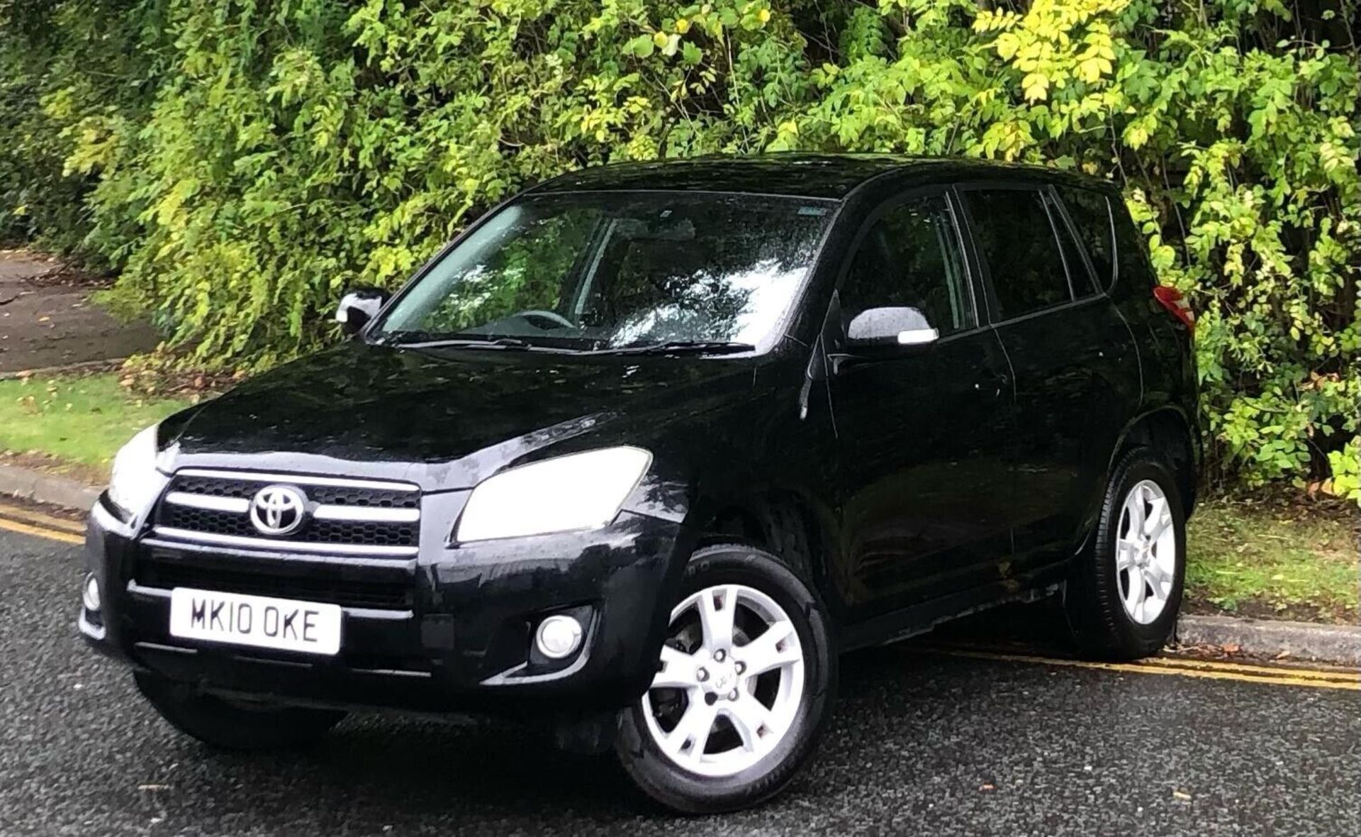 RELIABLE TOYOTA RAV4 2.2 D-4D XT-R: WELL-MAINTAINED 2010 MODEL - Image 3 of 14