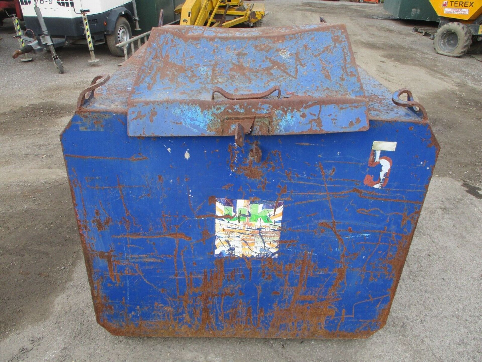 1000 LITRE DIESEL BOWSER FUEL TANK BUNDED DELIVERY ARRANGED - Image 3 of 8