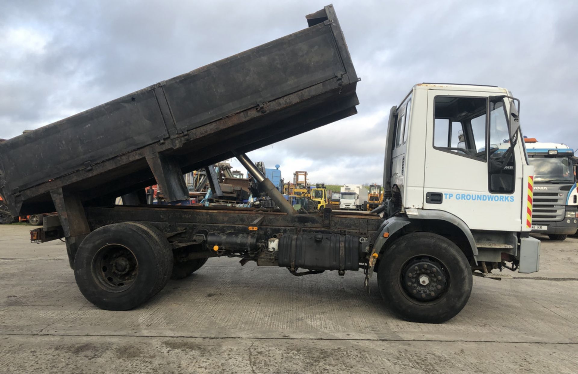IVECO TRACTOR 180E18 STEEL BODY TIPPER TRUCK - Image 7 of 10