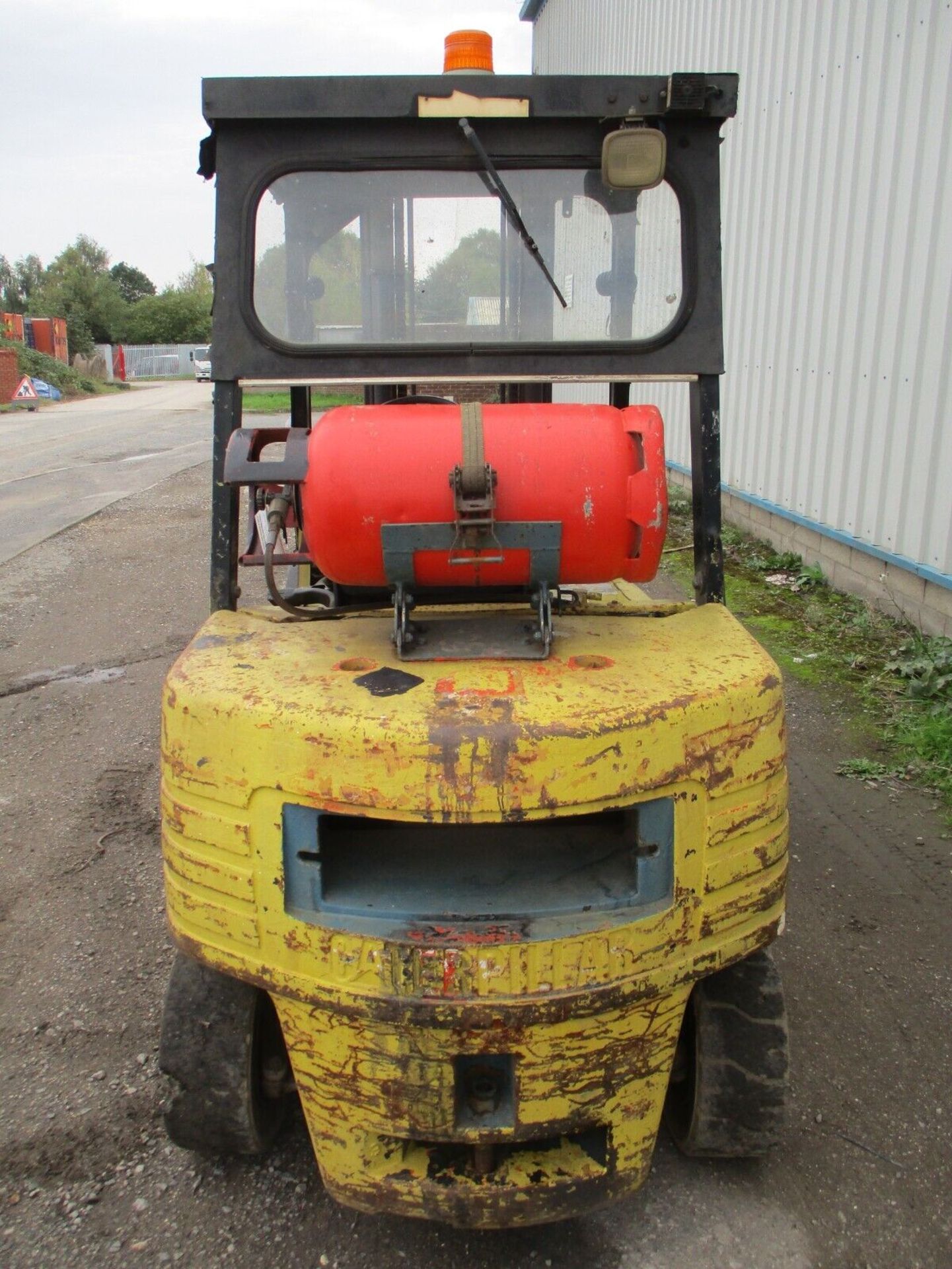 LIFTS 3000KG CAT GP30 FORKLIFT - Image 11 of 11