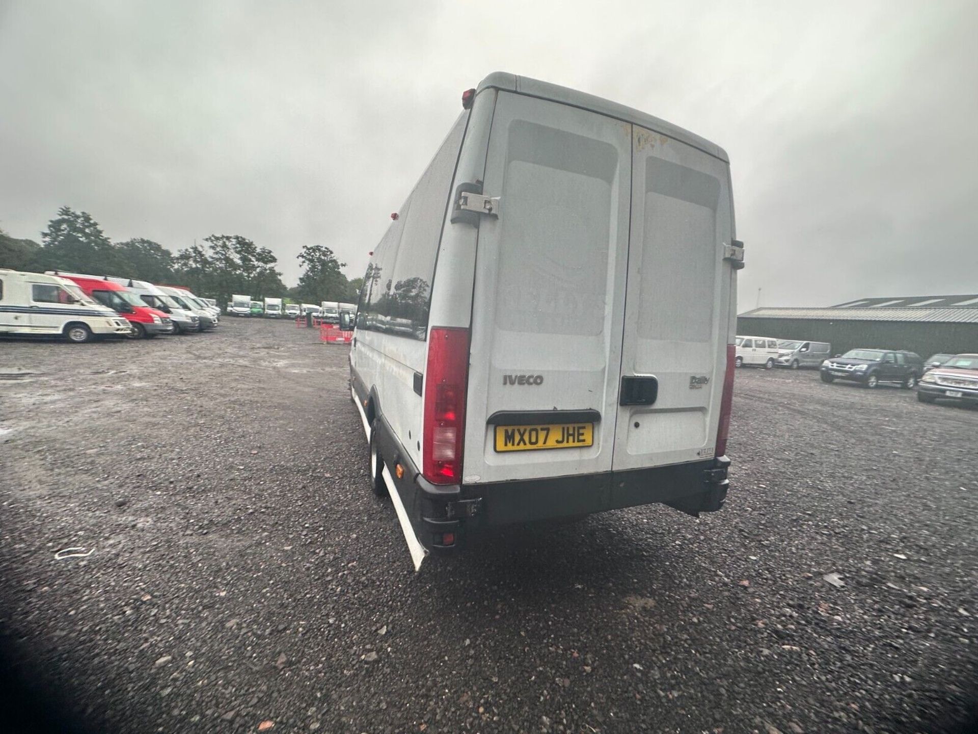 VERSATILE IVECO DAILY MINIBUS CAMPER: LWB 3.5T 2007 - NO VAT ON HAMMER! - Image 3 of 15